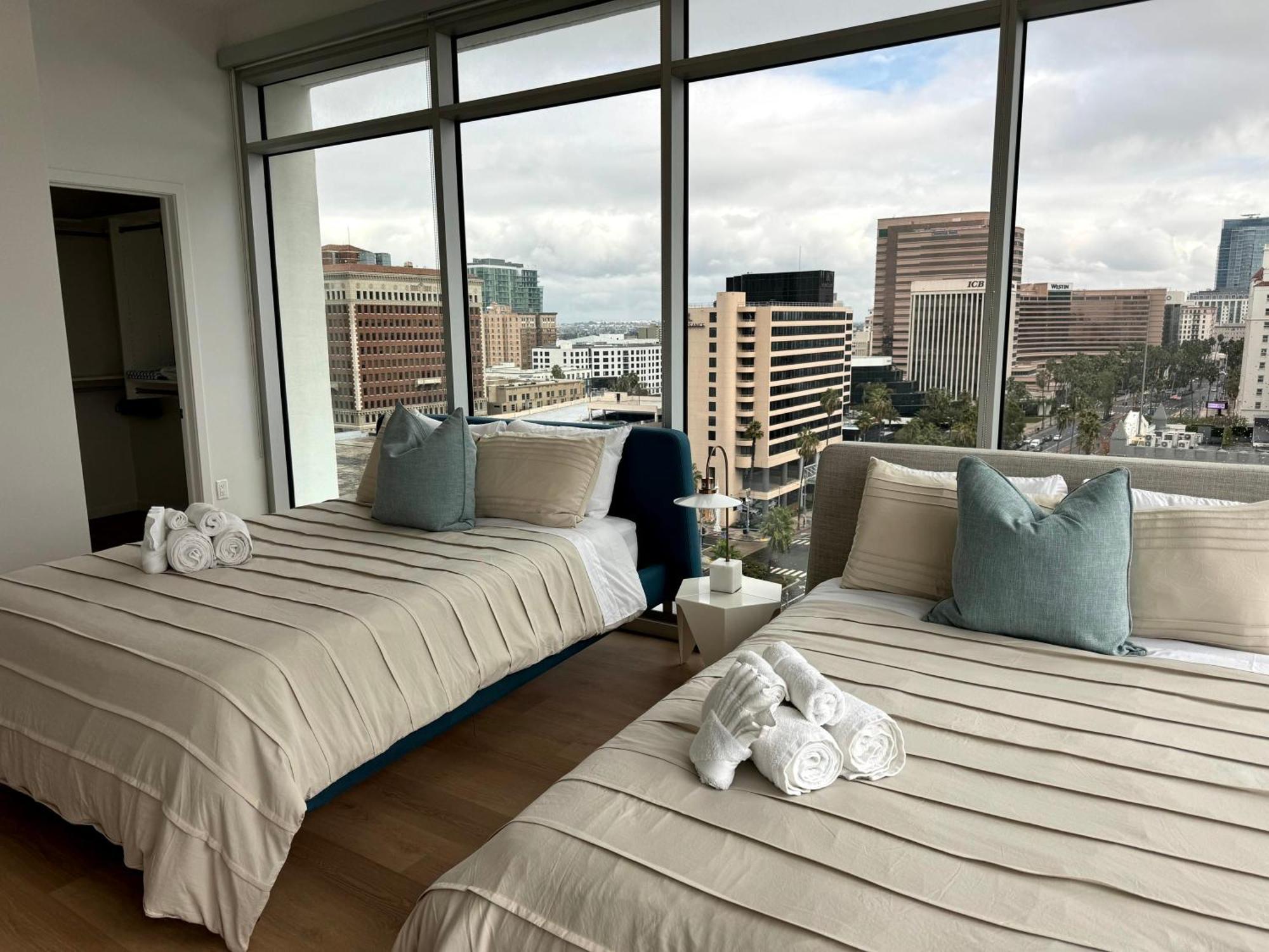 @ Marbella Lane - Grand 2br W/ & Ocean Views Long Beach