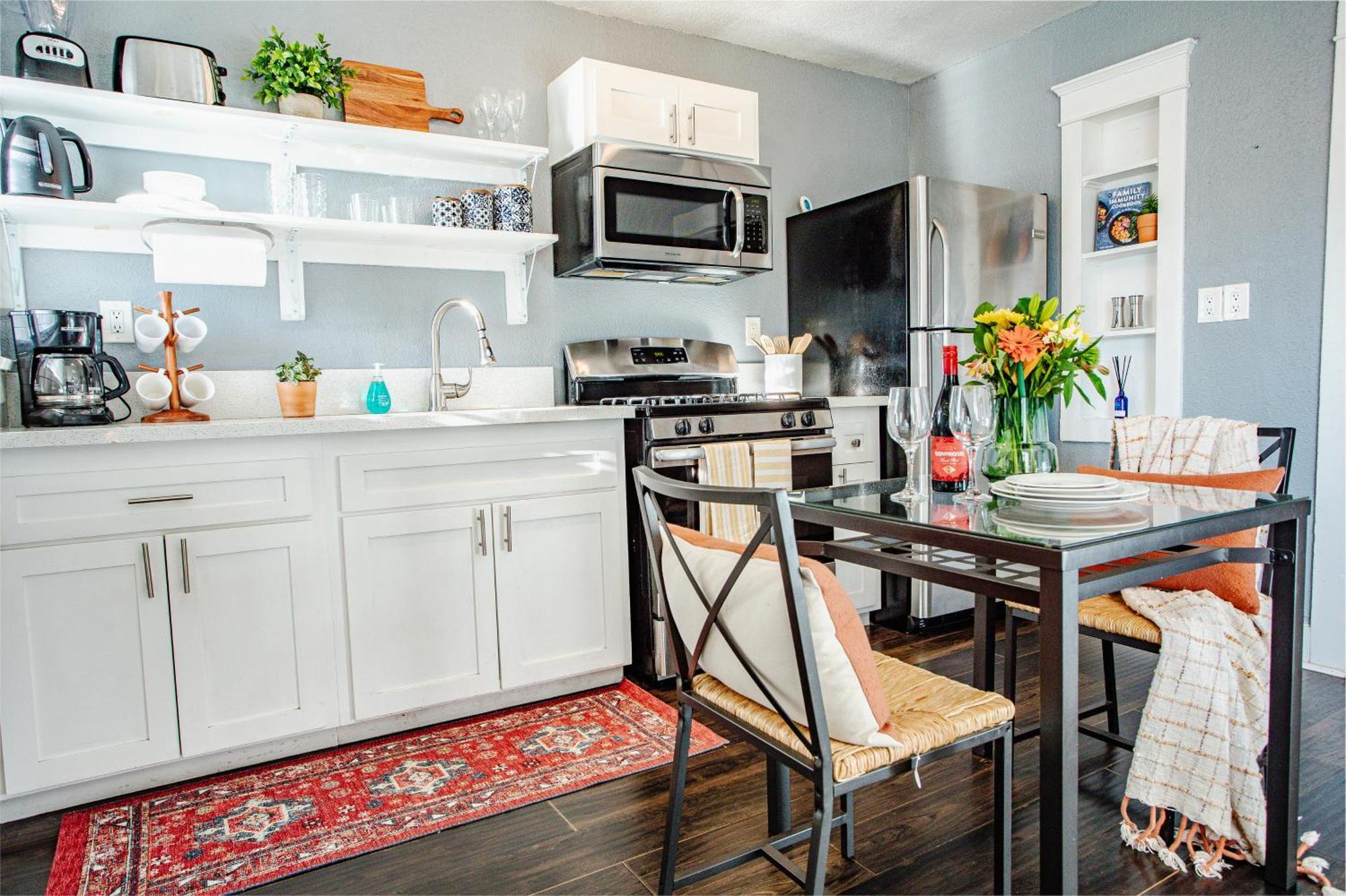 Visit The Beaches And Downtown From Eclectic Apartment Long Beach