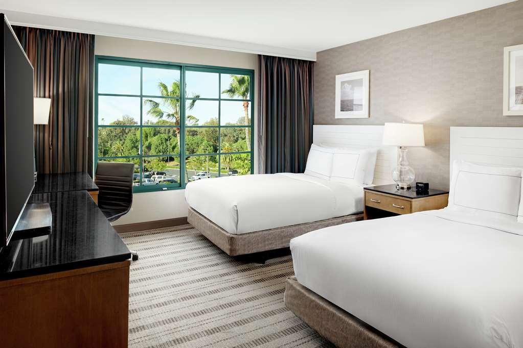 Doubletree By Hilton San Pedro Otel