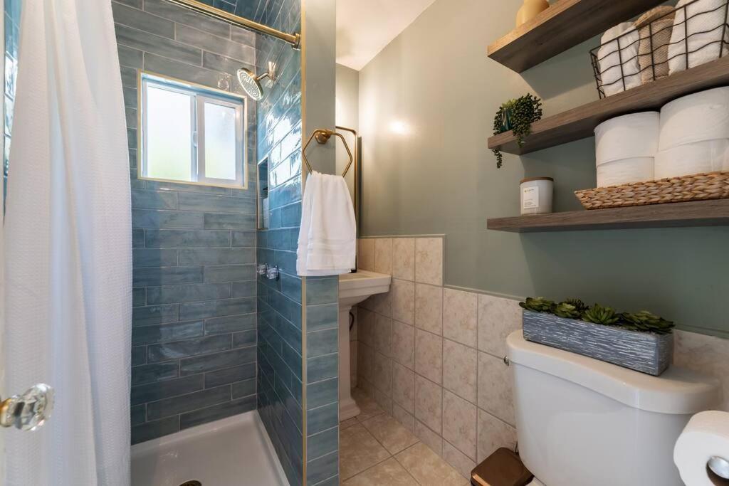 100-year-old Cozy Brick Holiday home Long Beach
