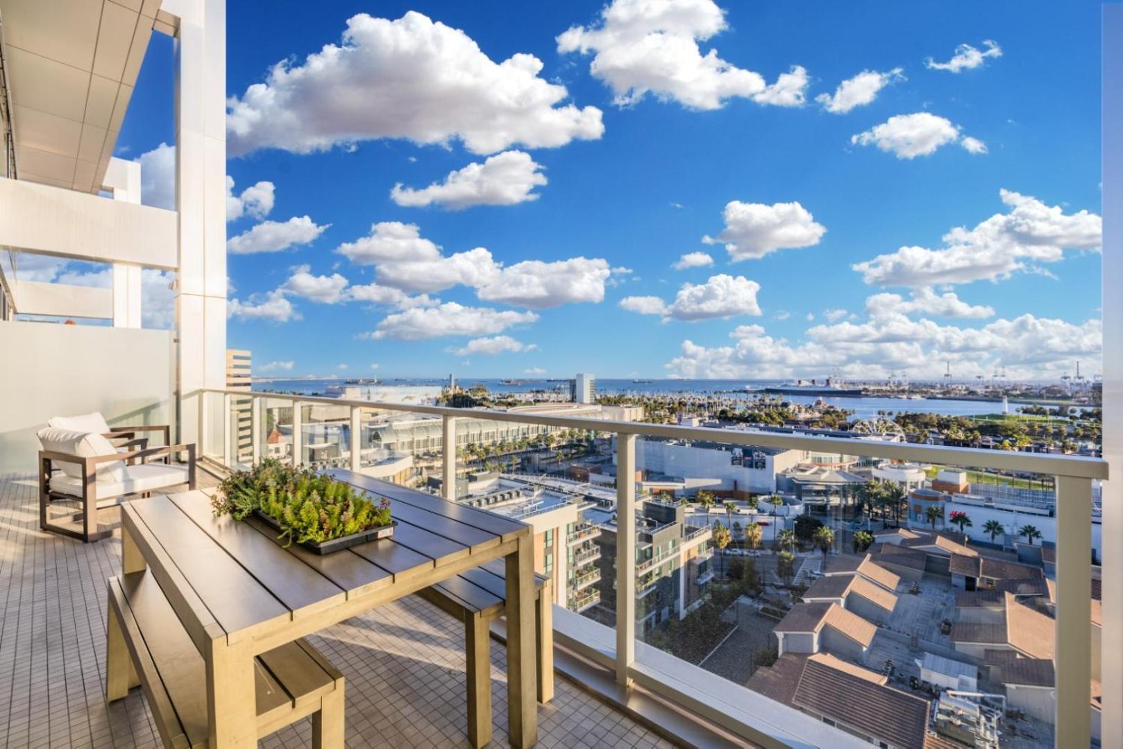 Apartment @ Marbella Lane - Luxurious 3br Penthouse *