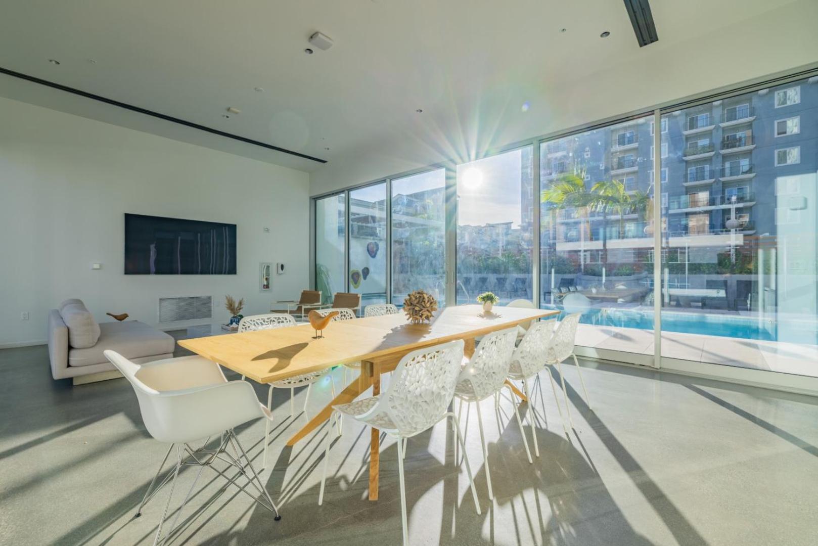 @ Marbella Lane - Luxurious 3br Penthouse Apartment Long Beach