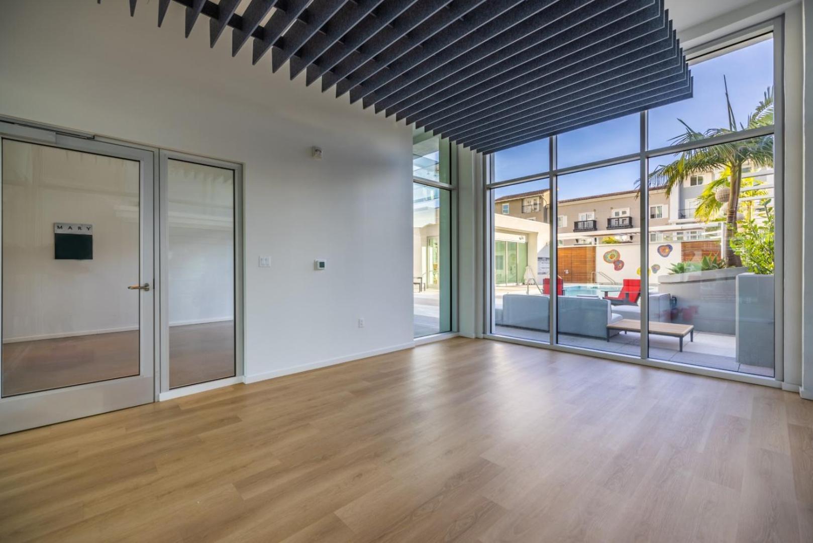 Apartment @ Marbella Lane - Luxurious 3br Penthouse Long Beach