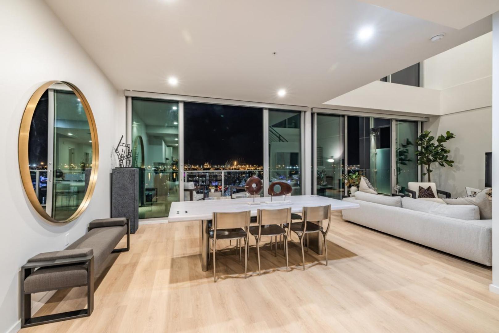 @ Marbella Lane - Luxurious 3br Penthouse * Long Beach