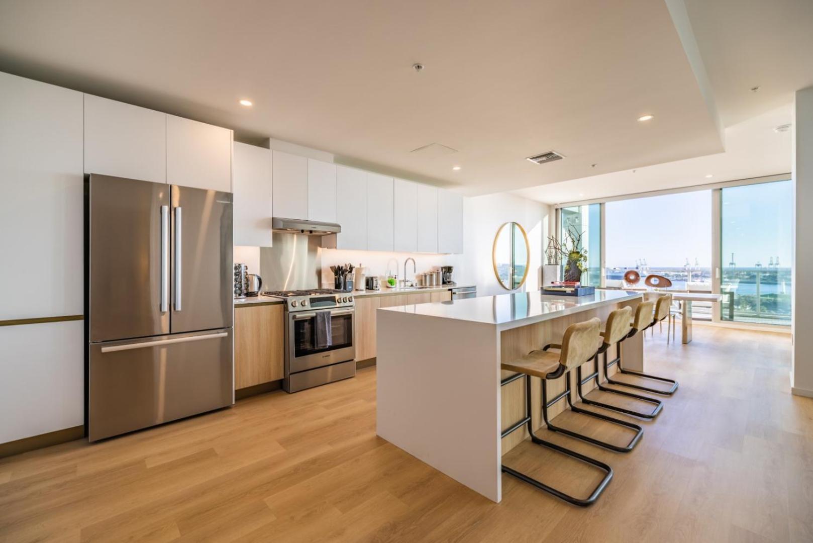 Apartment @ Marbella Lane - Luxurious 3br Penthouse Long Beach