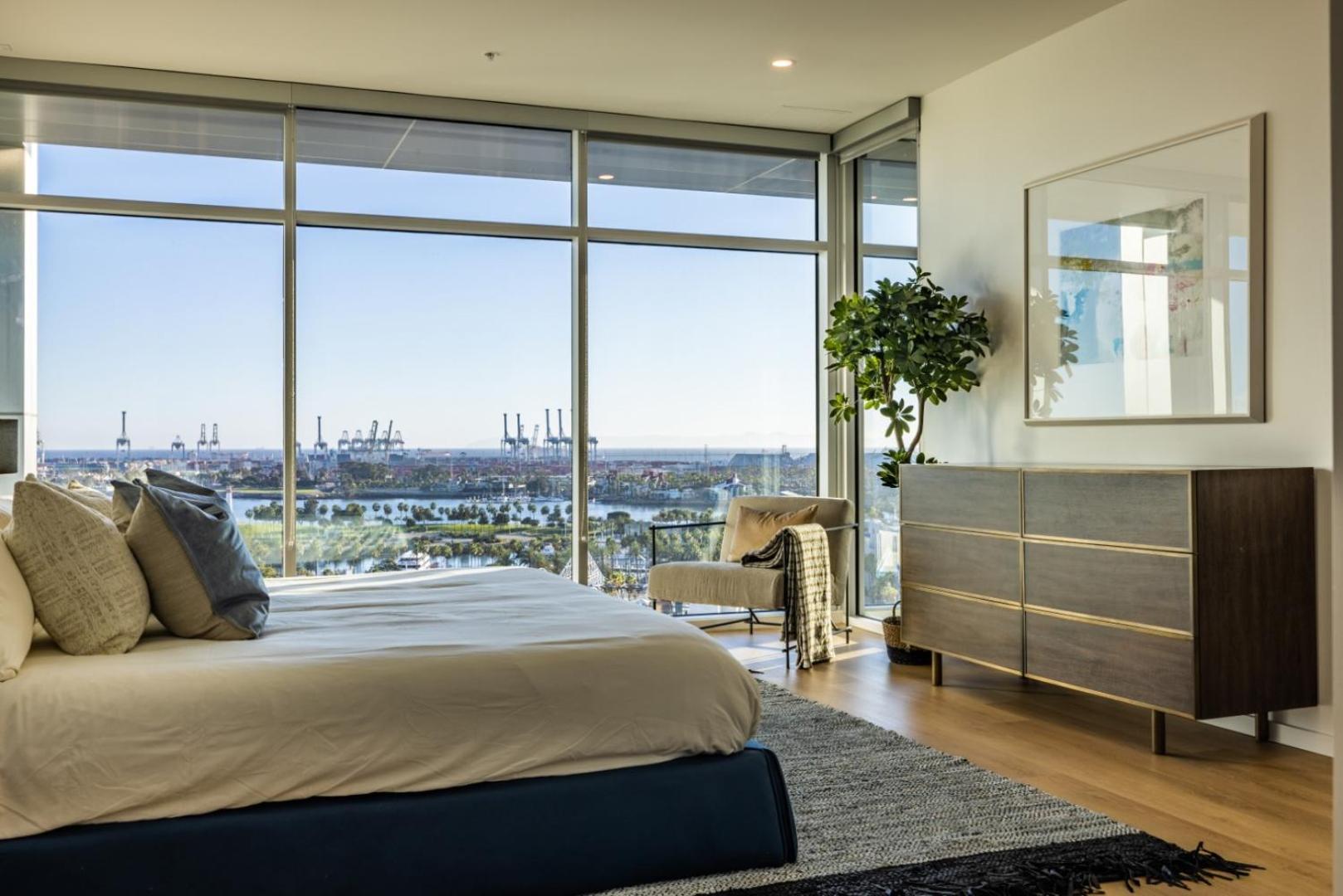 Apartment @ Marbella Lane - Luxurious 3br Penthouse Long Beach