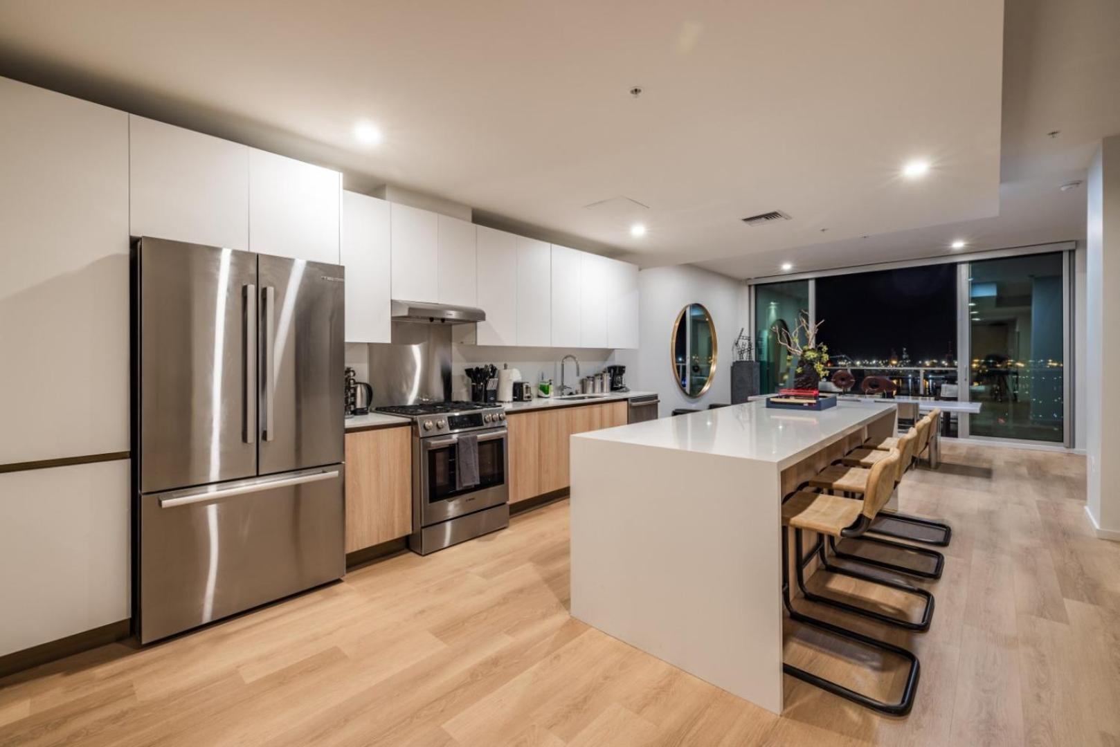 Apartment @ Marbella Lane - Luxurious 3br Penthouse Long Beach