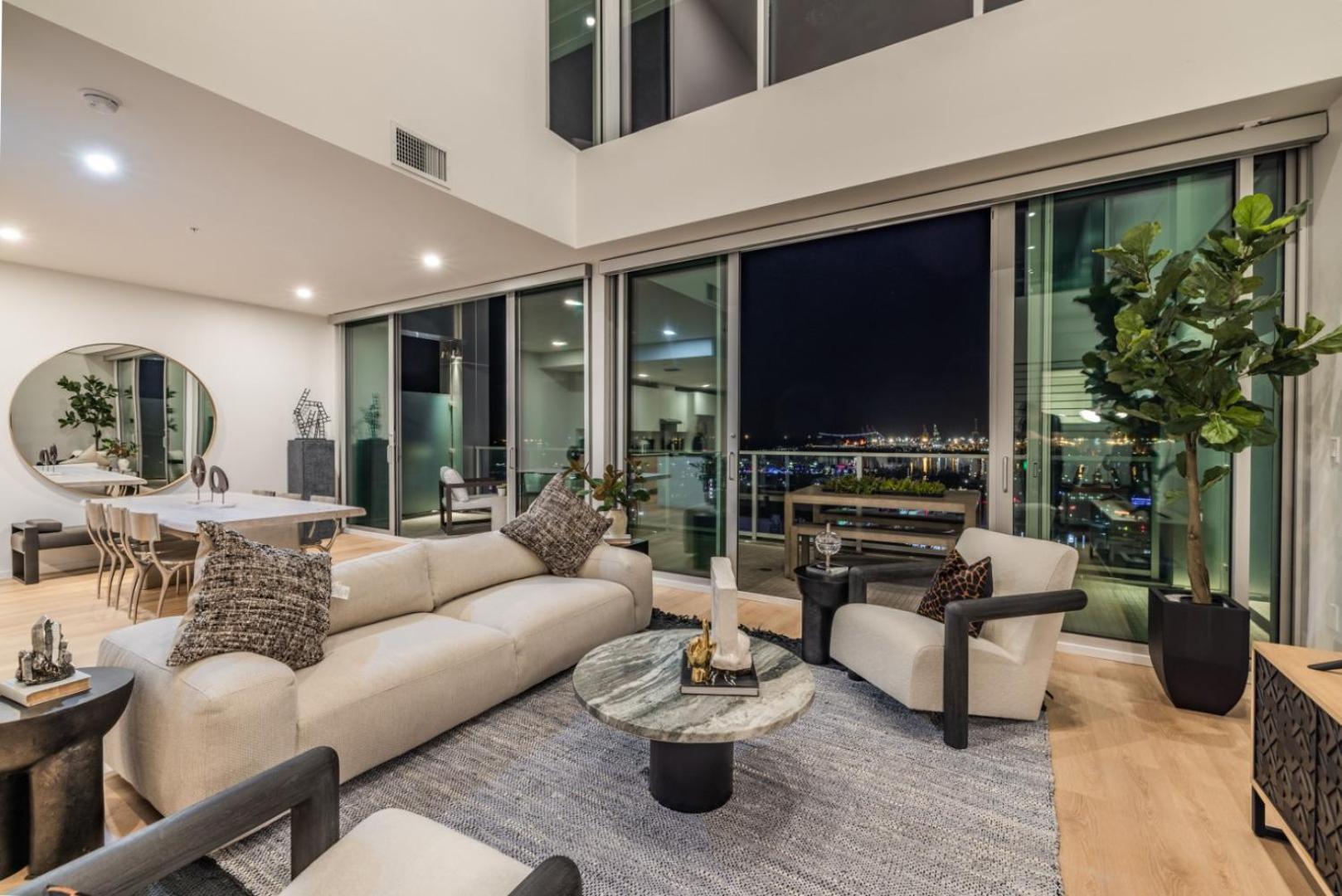 @ Marbella Lane - Luxurious 3br Penthouse * Long Beach