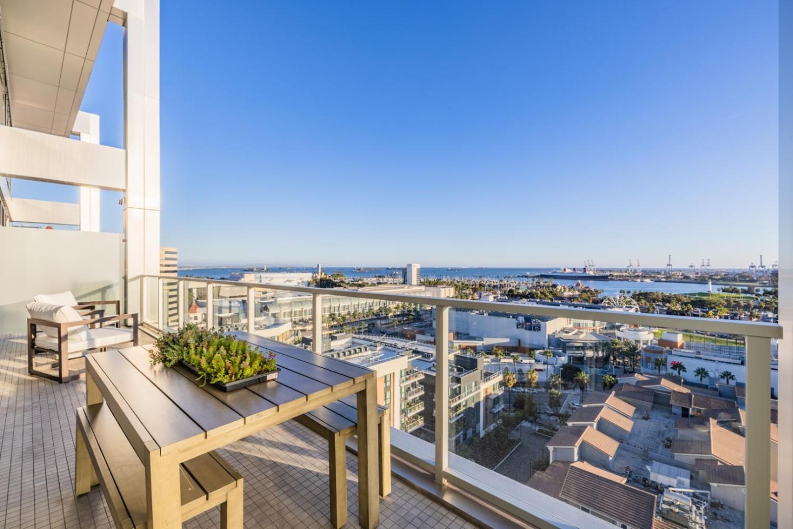 Apartment @ Marbella Lane - Luxurious 3br Penthouse Long Beach