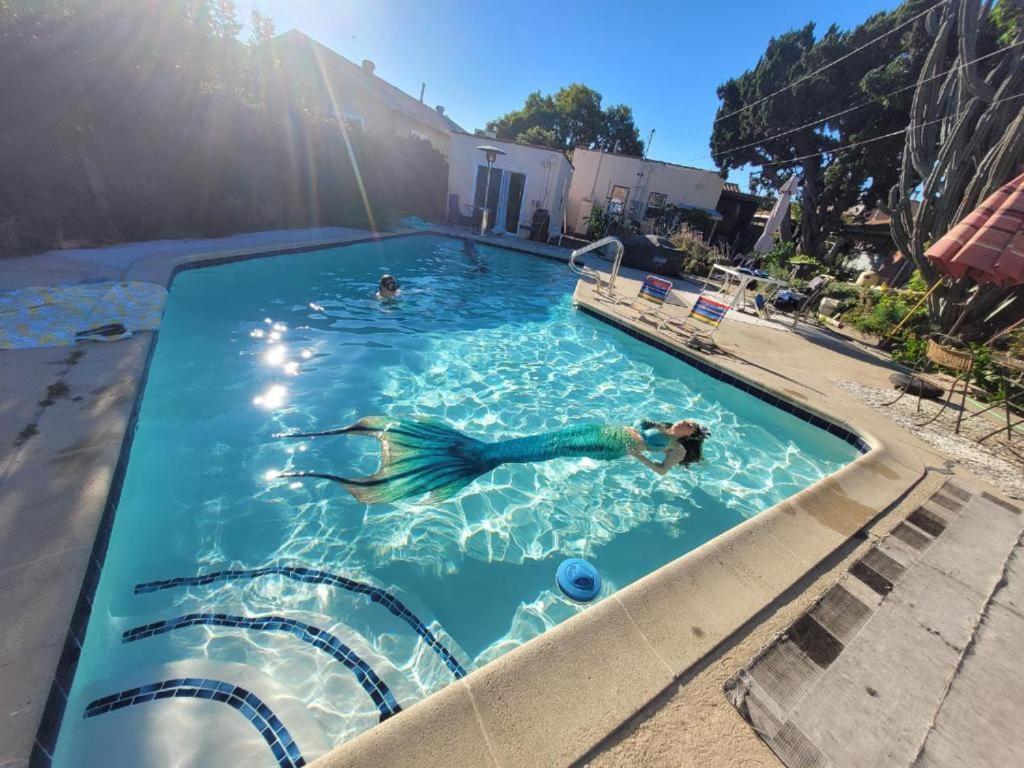 Urban +hot Tub+pool *