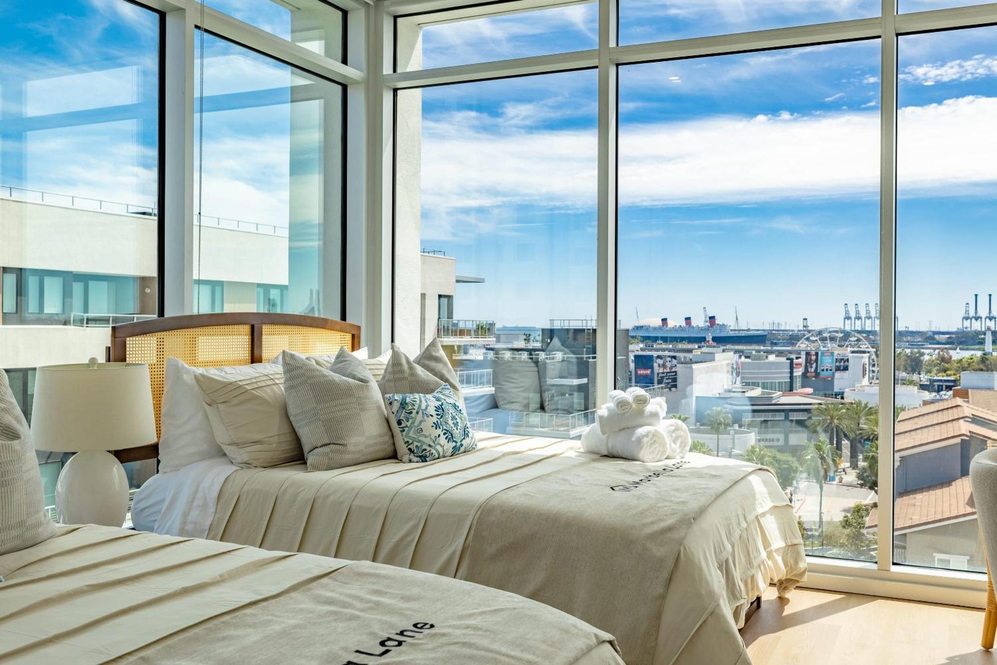 @ Marbella Lane - Sleek Corner Ocean View Daire *