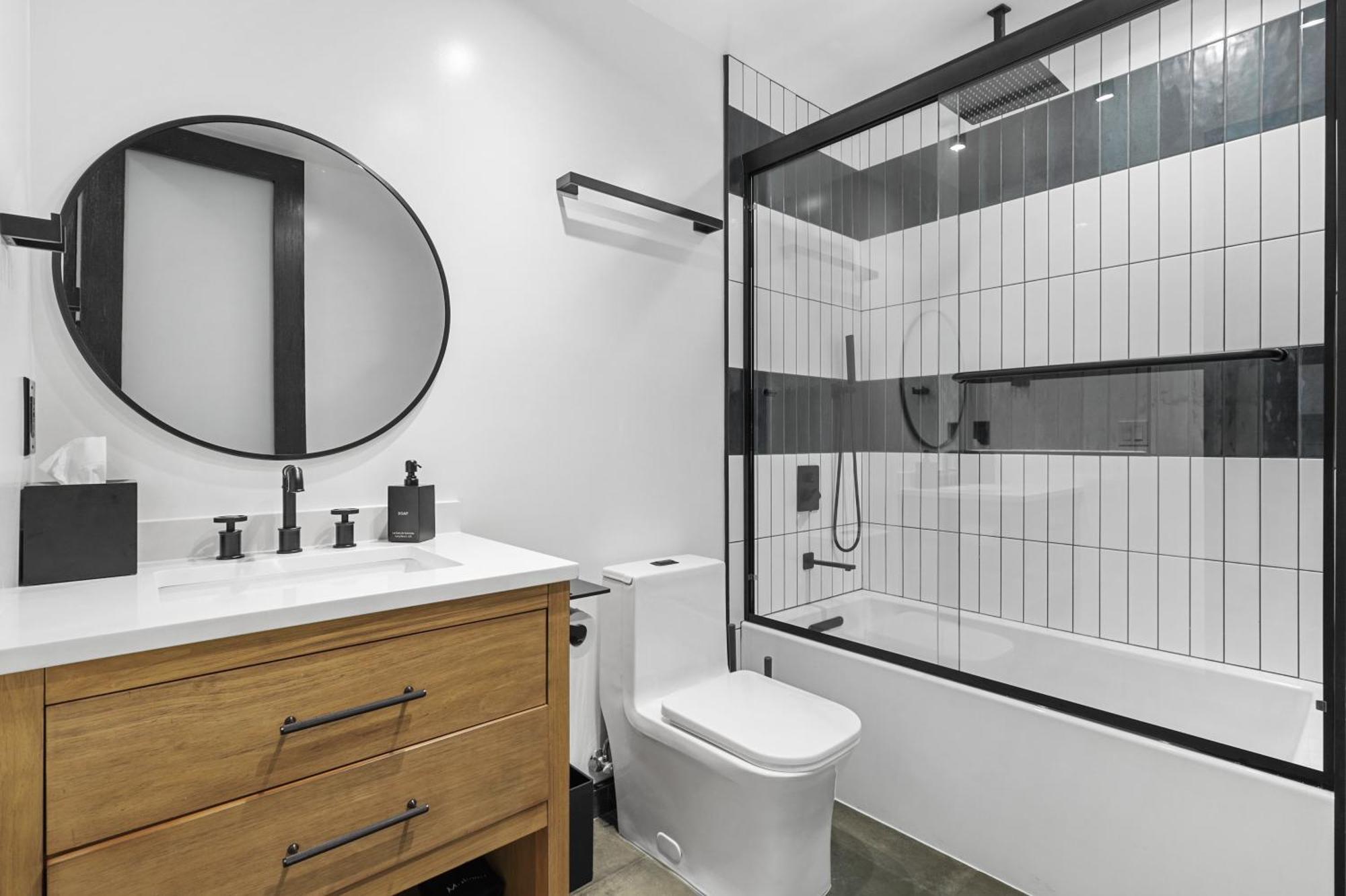 Holiday home New Luxury Concrete Just Minutes From The Long Beach