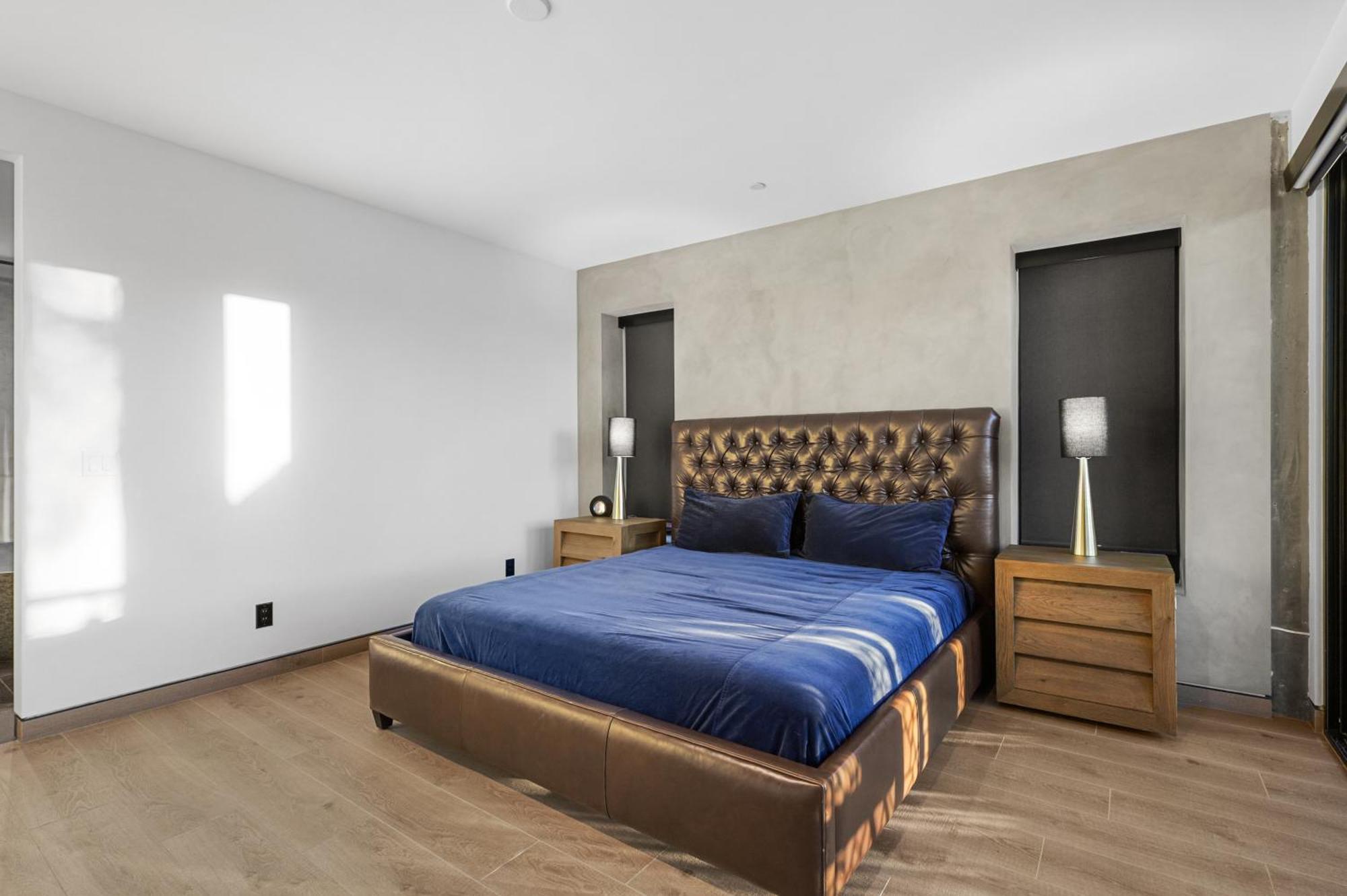New Luxury Concrete Just Minutes From The Holiday home Long Beach