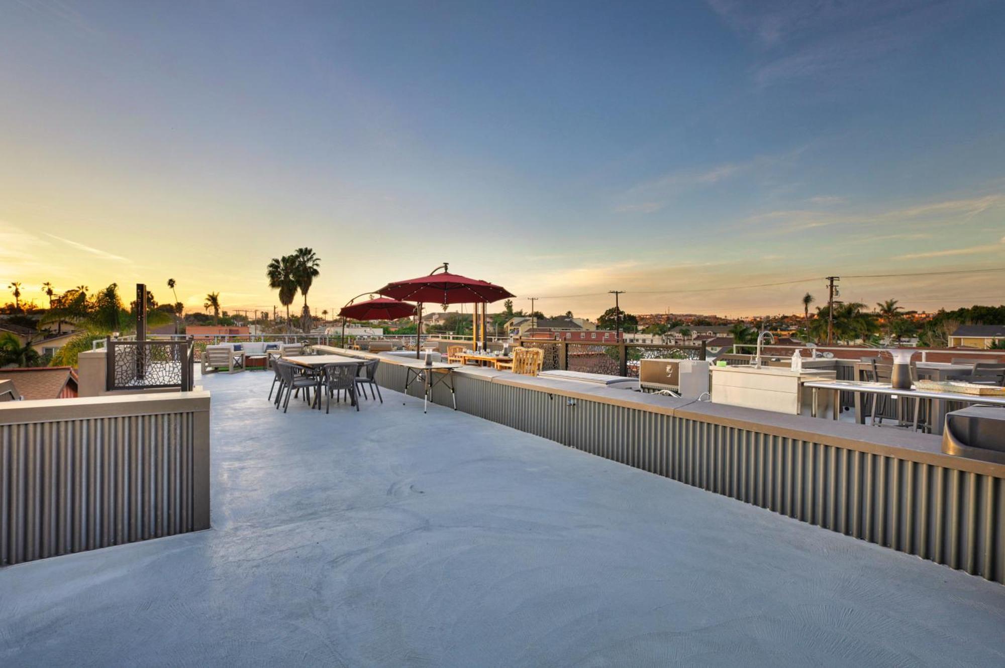 New Luxury Concrete Just Minutes From The Holiday home
