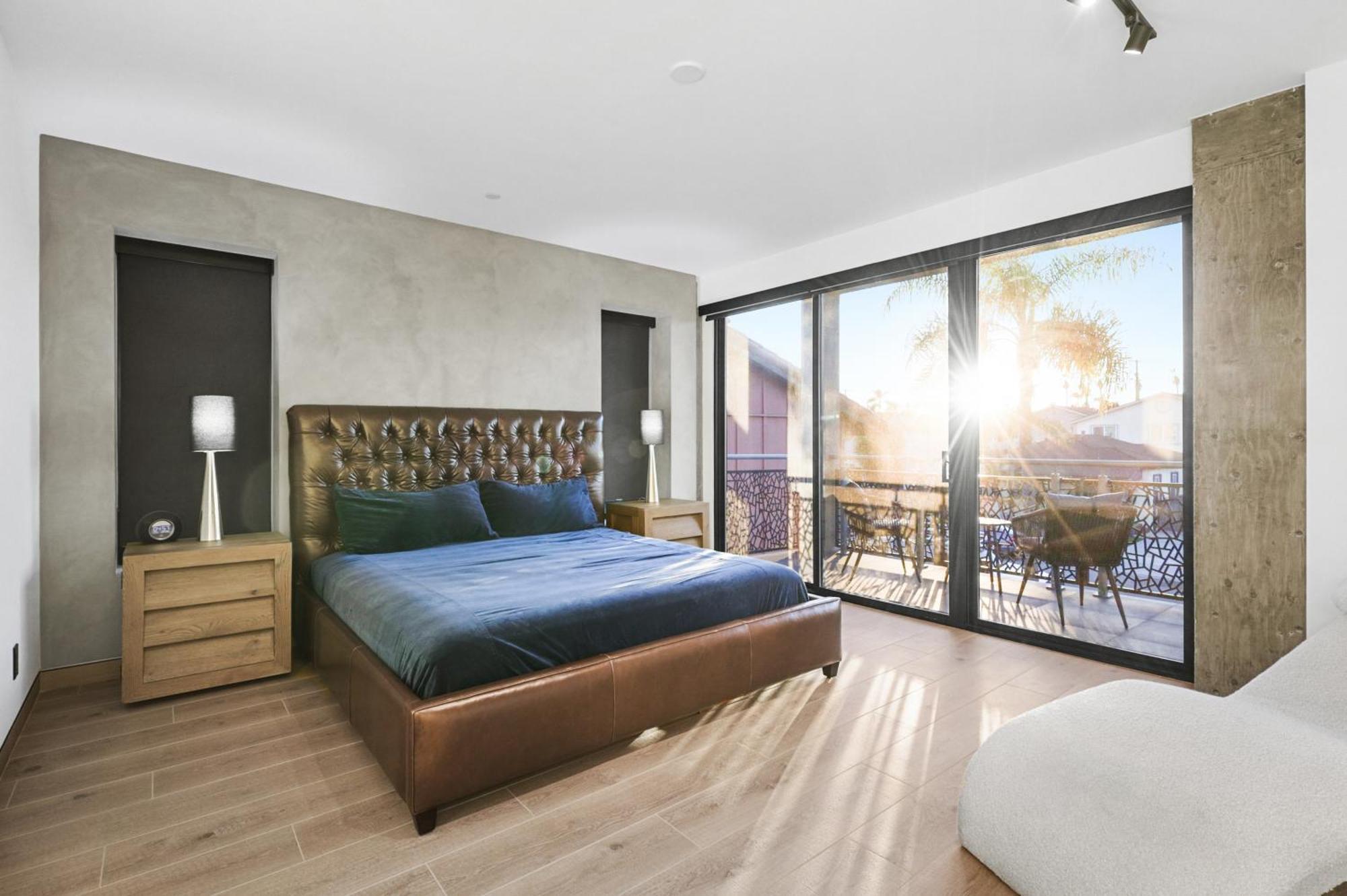 New Luxury Concrete Just Minutes From The Long Beach