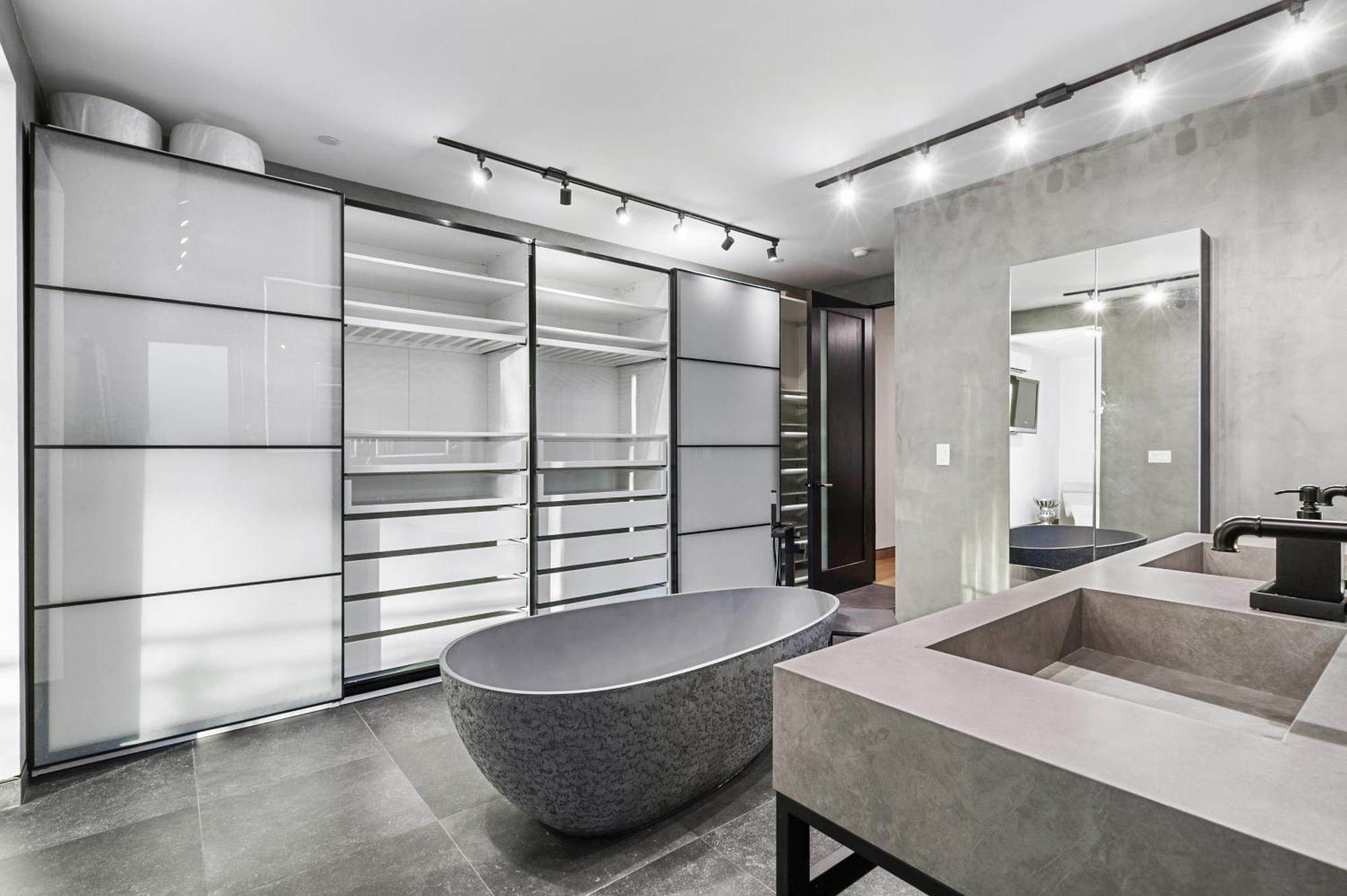 New Luxury Concrete Just Minutes From The