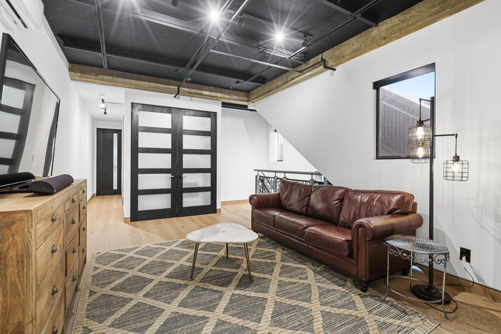 New Luxury Concrete Just Minutes From The Long Beach