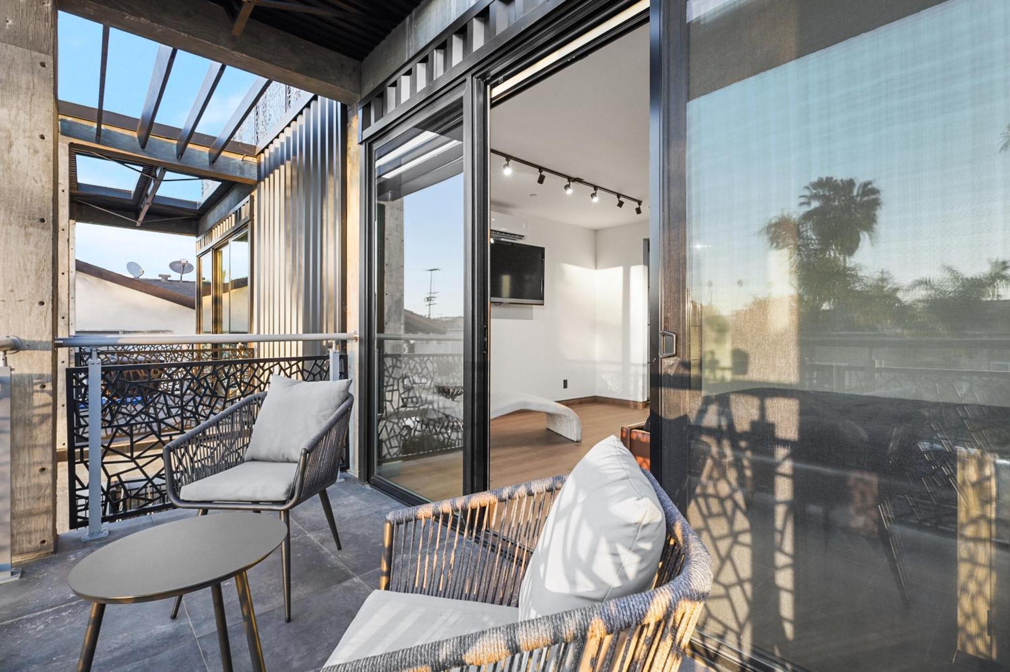 New Luxury Concrete Just Minutes From The Holiday home *