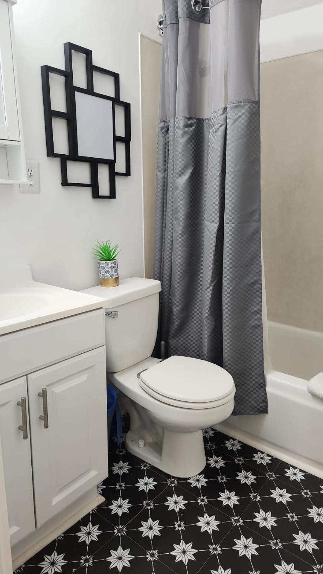 Eight Street Apartment *