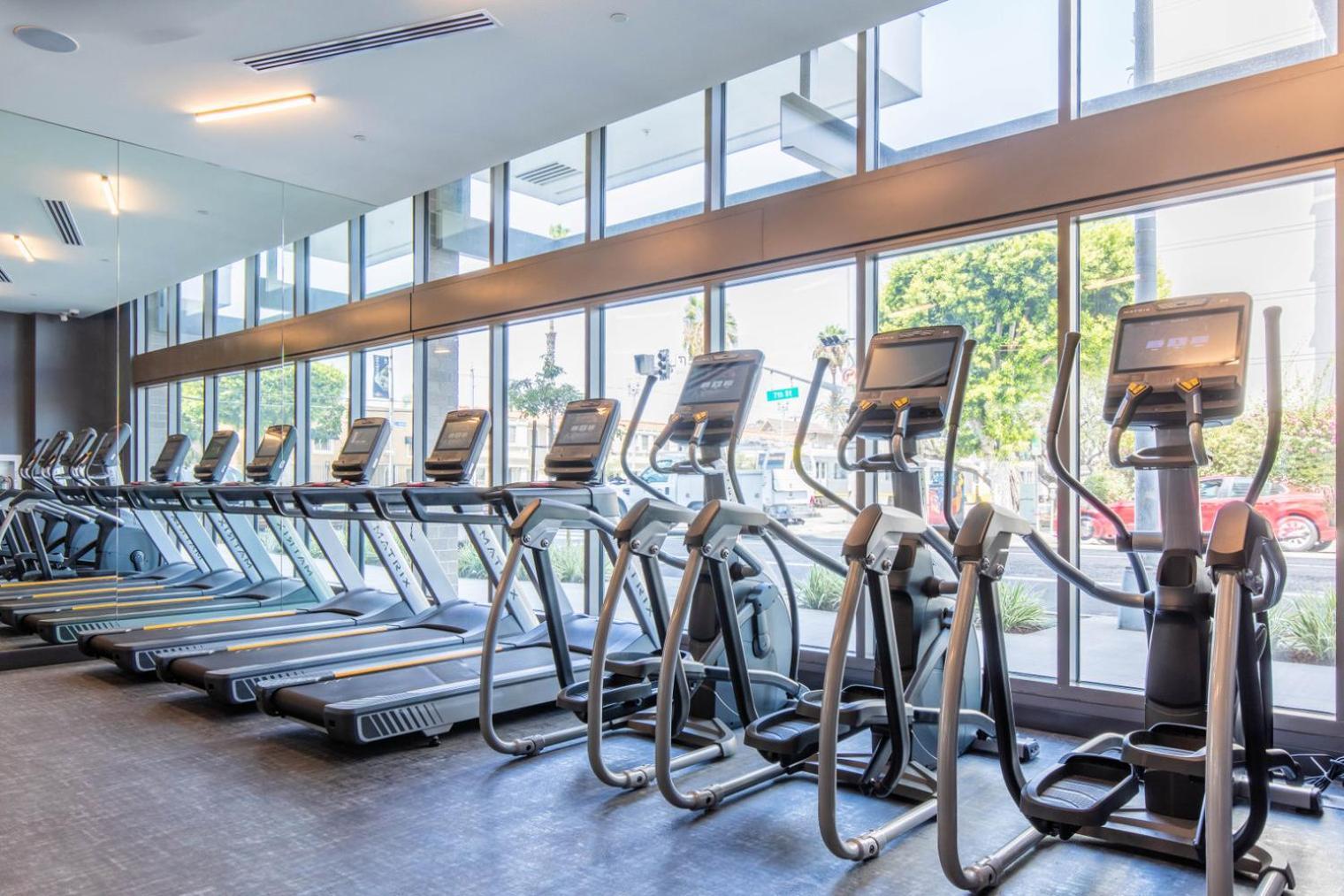 Long 2br W Gym Pool Nr Shops Bars Lax-619 Daire *