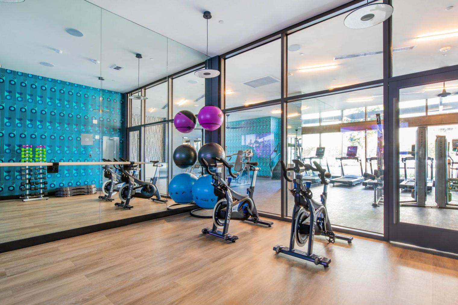 Long 2br W Gym Pool Nr Shops Bars Lax-619 * Long Beach