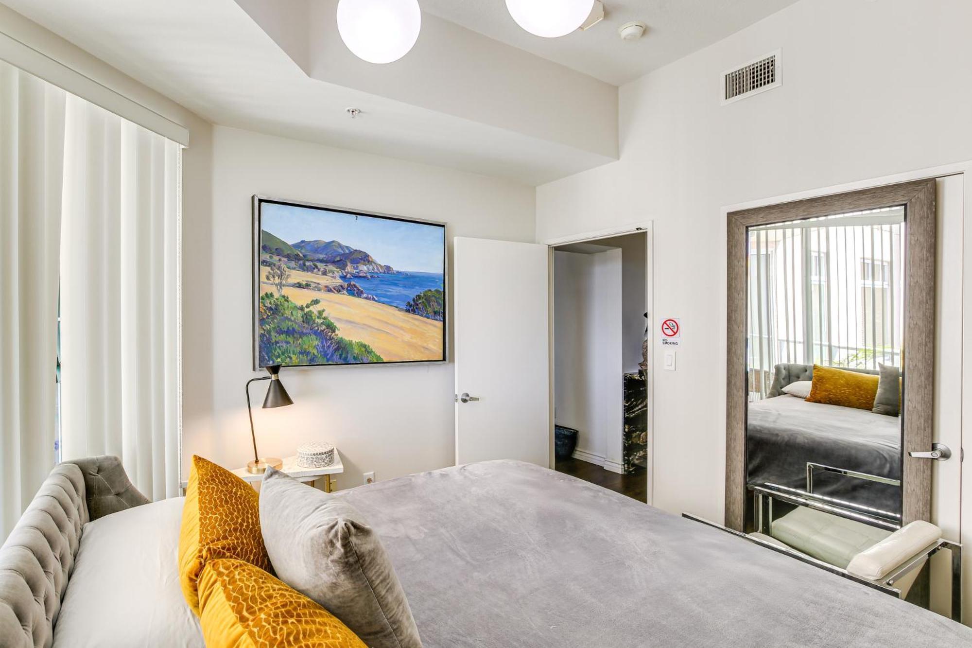 Luxe Long With Pool 1 Mi To Shoreline! Apartment