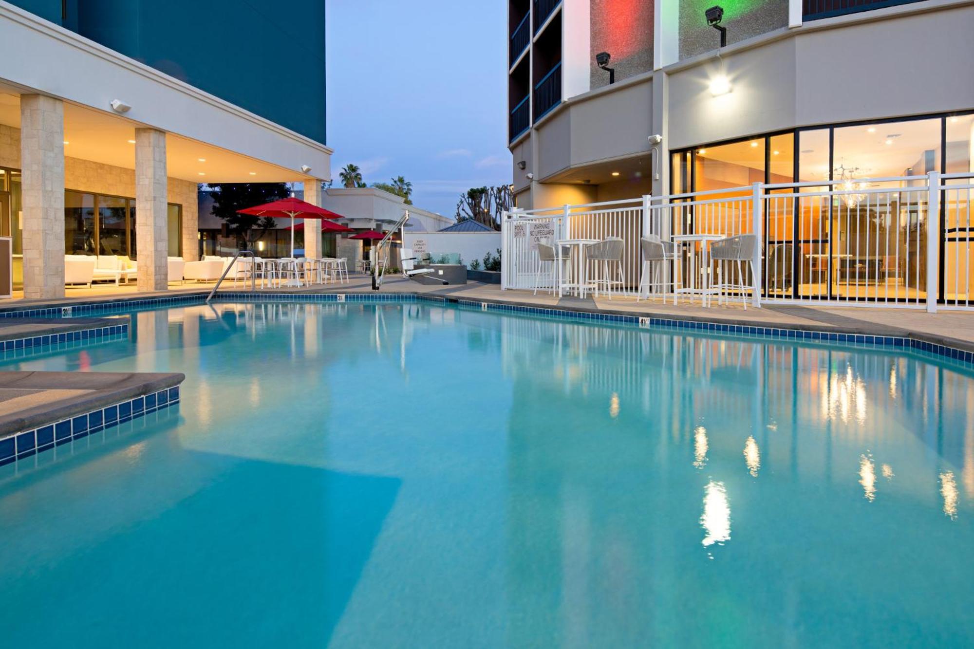 Long - Airport By Ihg Long Beach