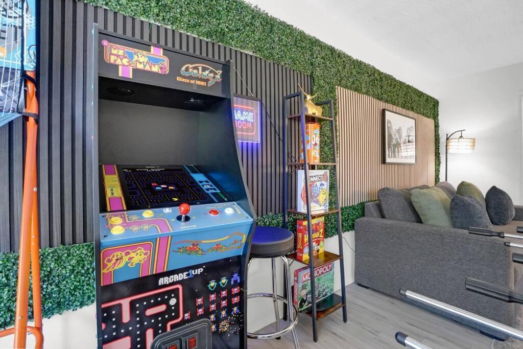6th Haven, Arcade, King Bed, Games, 1 Mile To Beaches Daire *