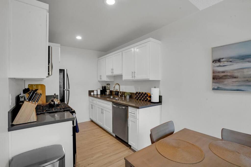 Daire 6th Haven, Arcade, King Bed, Games, 1 Mile To Beaches Long Beach