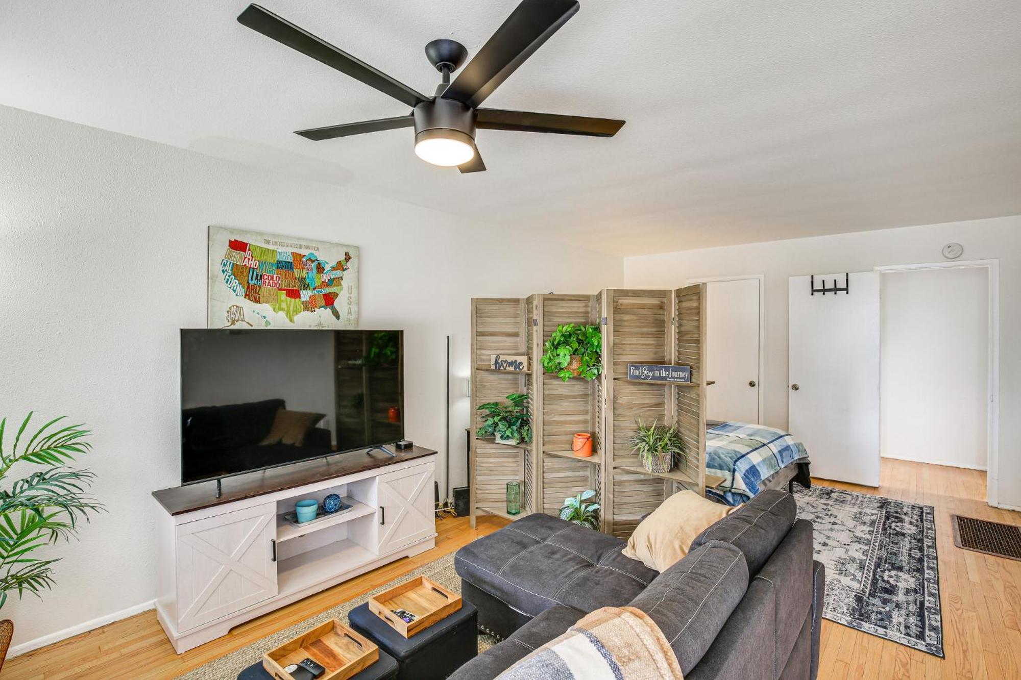 Apartment And Executive-style Oasis In Long Beach!