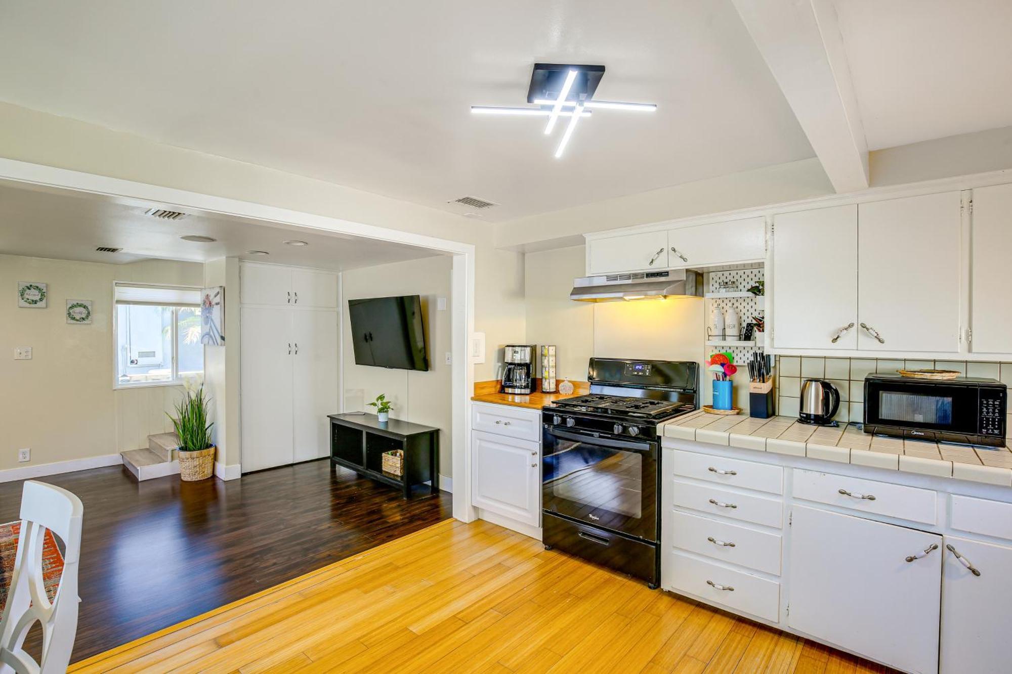 2 Mi To Ocean Long With Gas Grill! * Long Beach
