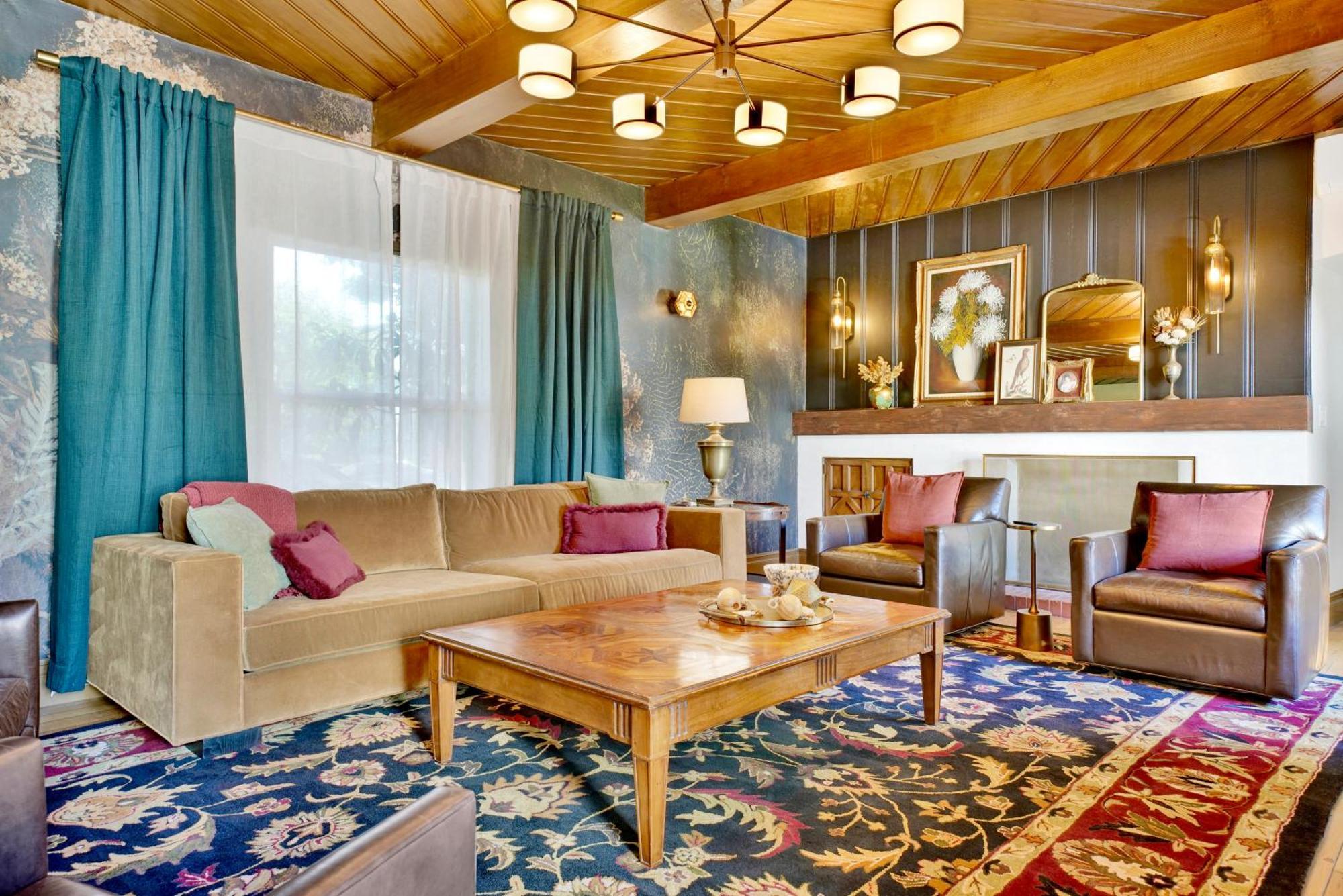 Holiday home Encanto- Luxe Spanish With 6 King Bedrooms, Courtyard And New Game Long Beach