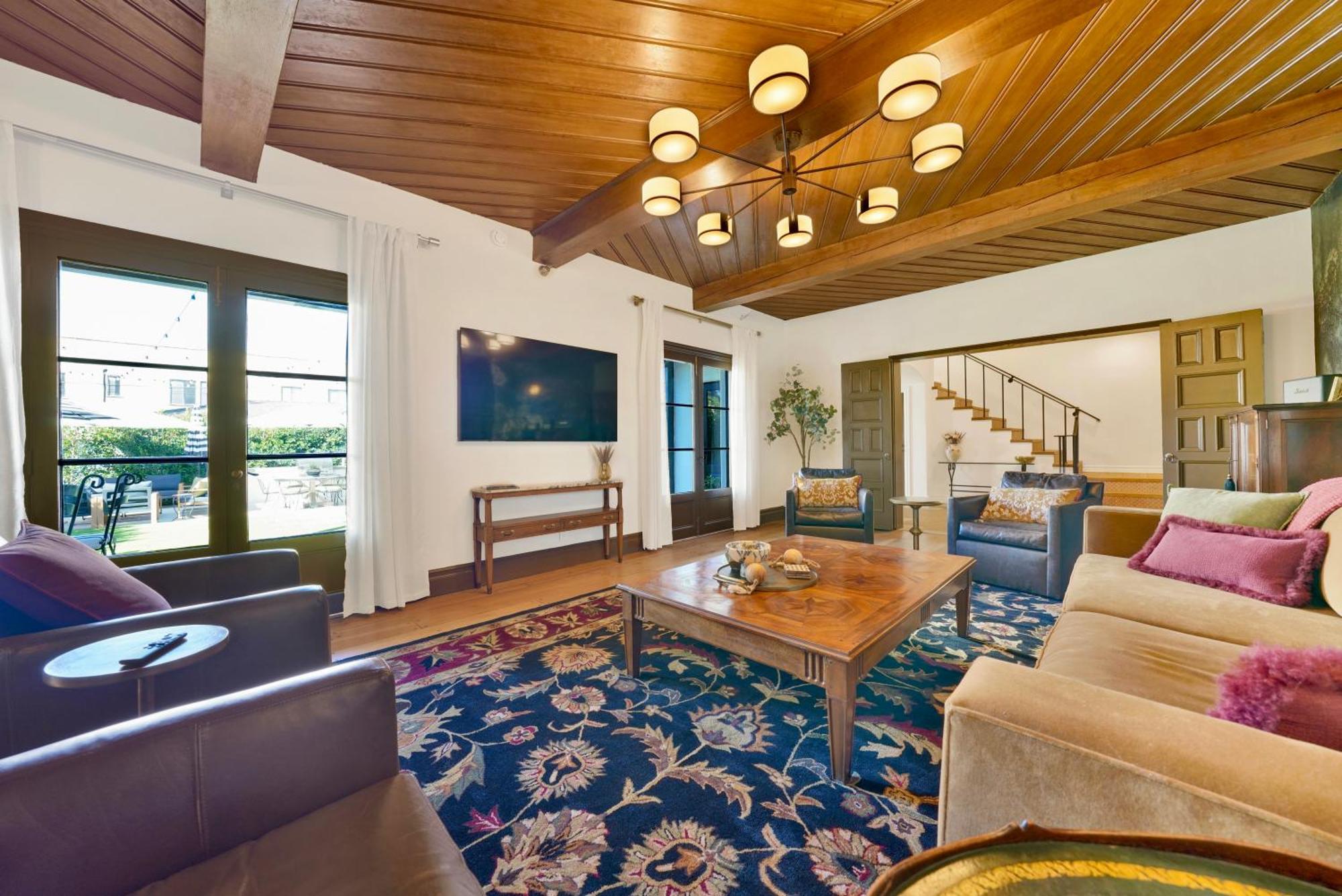Encanto- Luxe Spanish With 6 King Bedrooms, Courtyard And New Game Long Beach