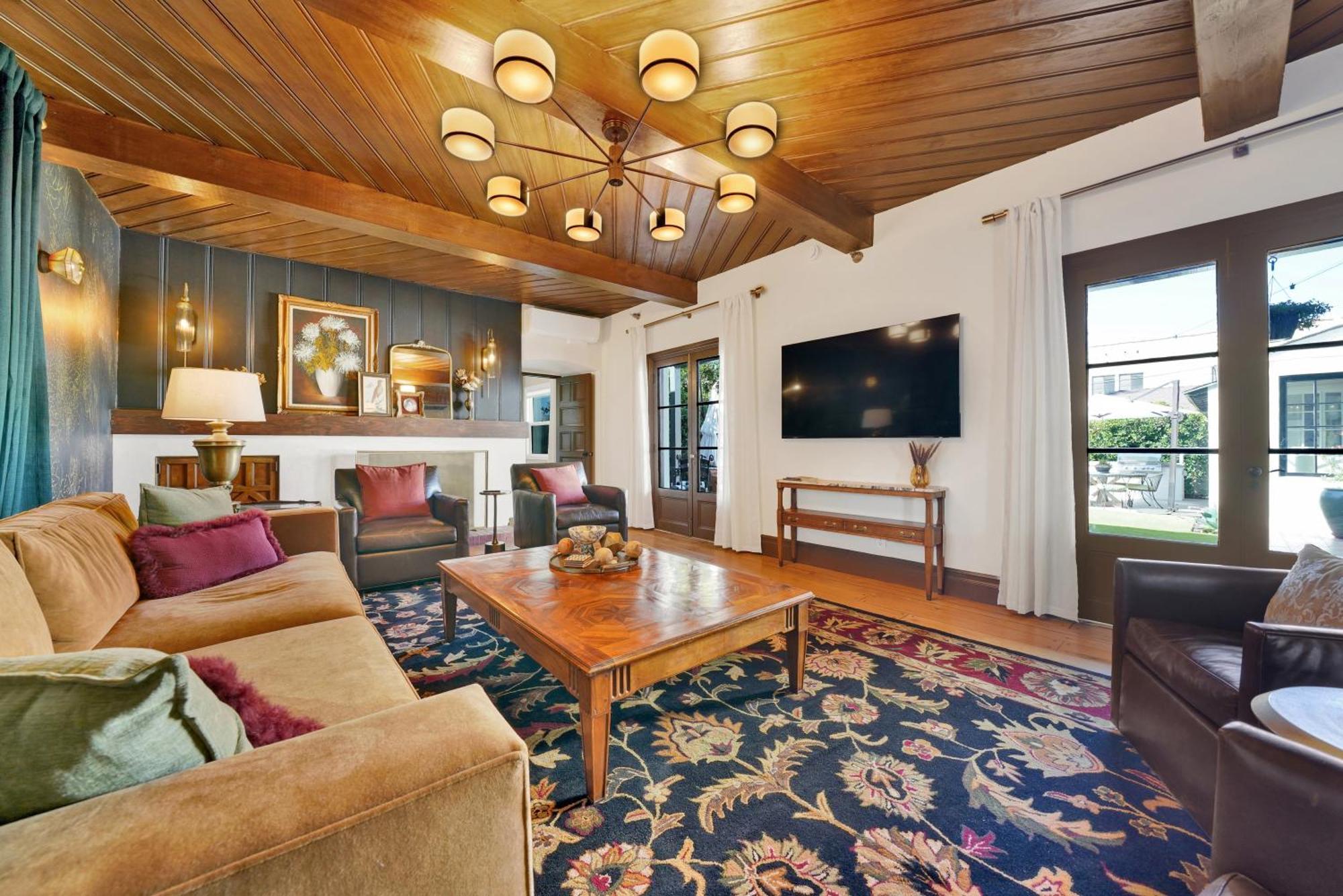Encanto- Luxe Spanish With 6 King Bedrooms, Courtyard And New Game * Long Beach