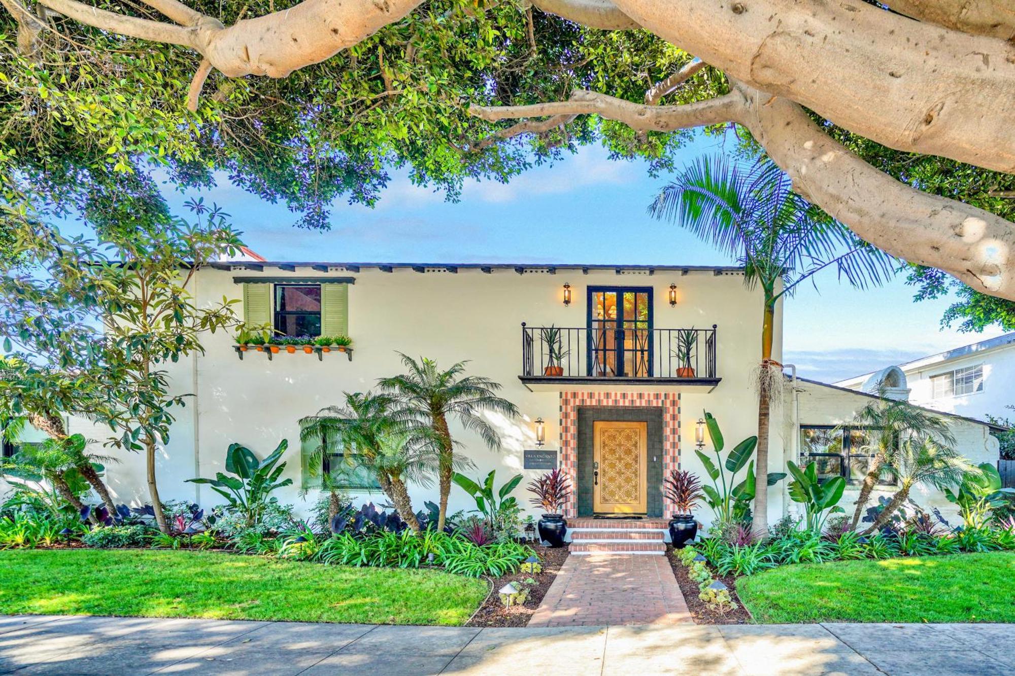 Encanto- Luxe Spanish With 6 King Bedrooms, Courtyard And New Game