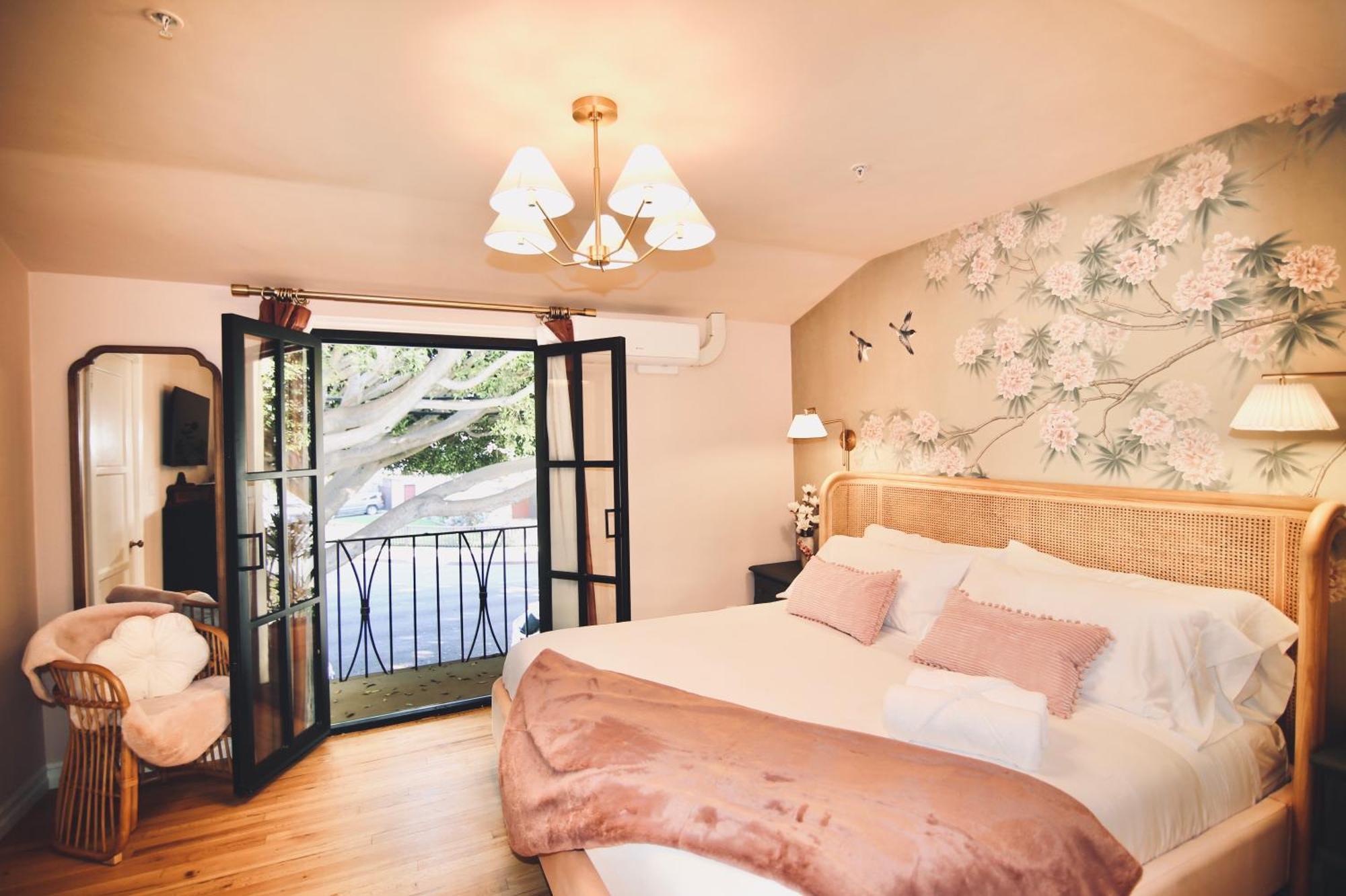 Encanto- Luxe Spanish With 6 King Bedrooms, Courtyard And New Game * Long Beach