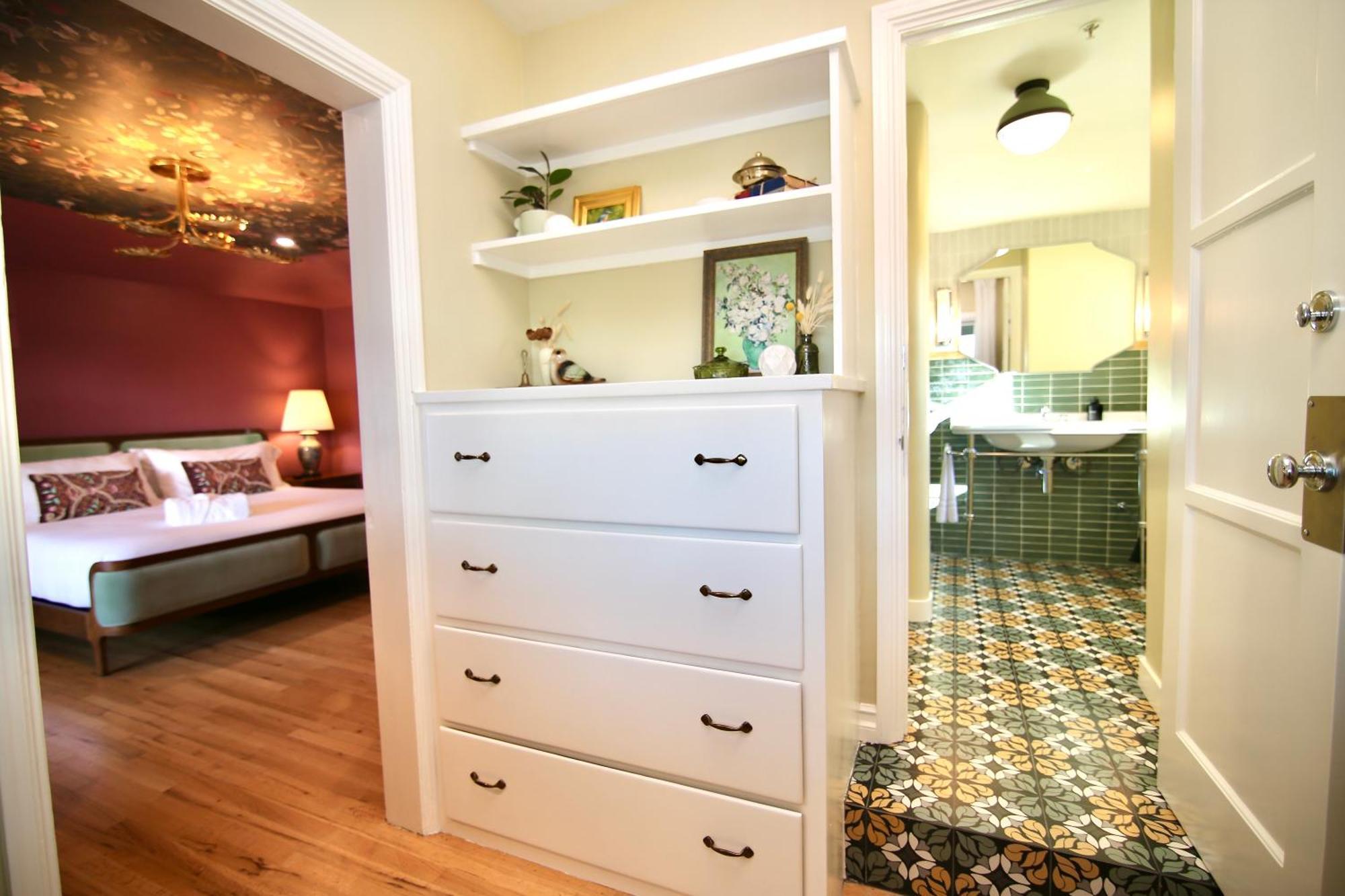 Encanto- Luxe Spanish With 6 King Bedrooms, Courtyard And New Game