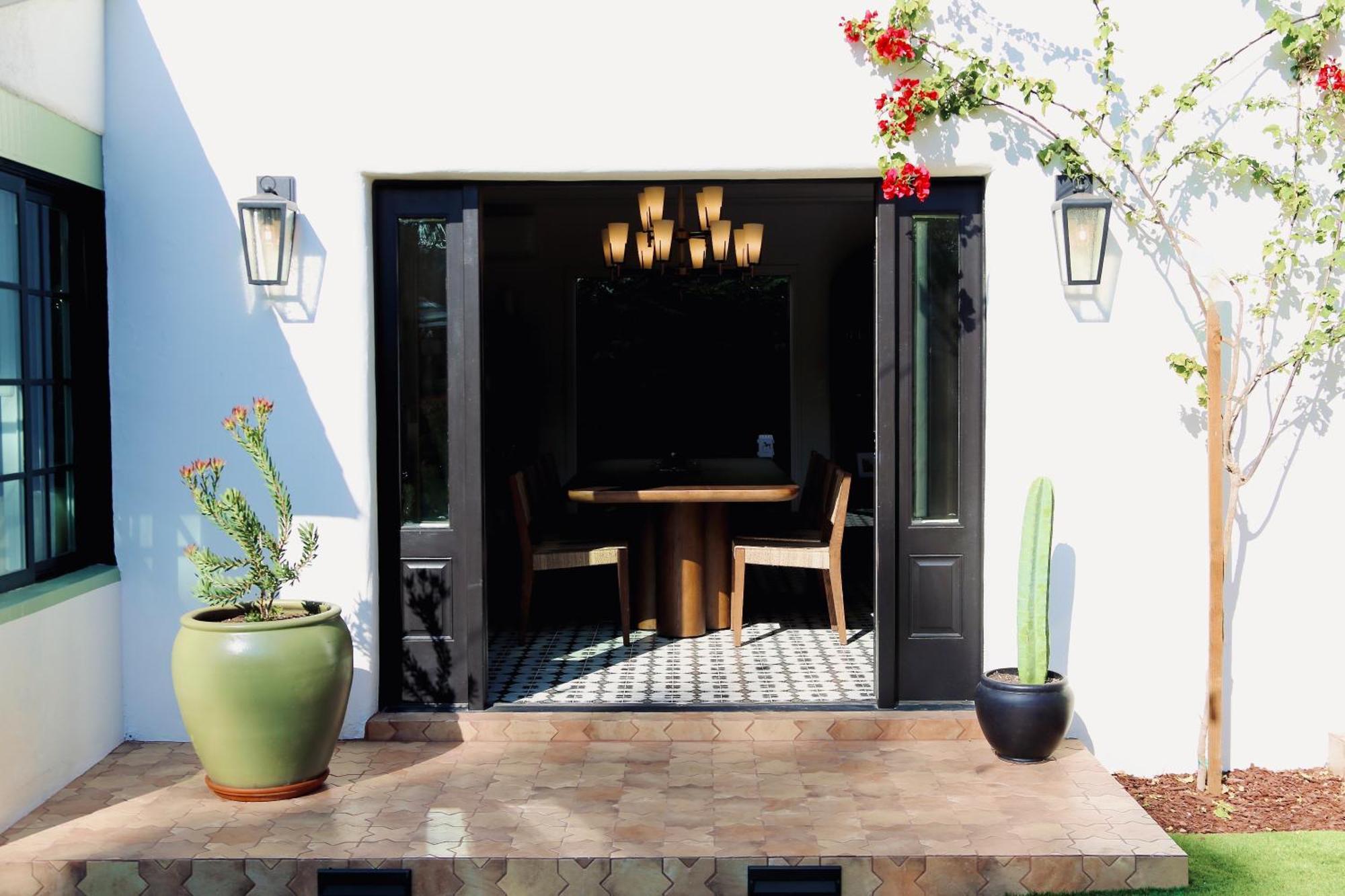 Encanto- Luxe Spanish With 6 King Bedrooms, Courtyard And New Game