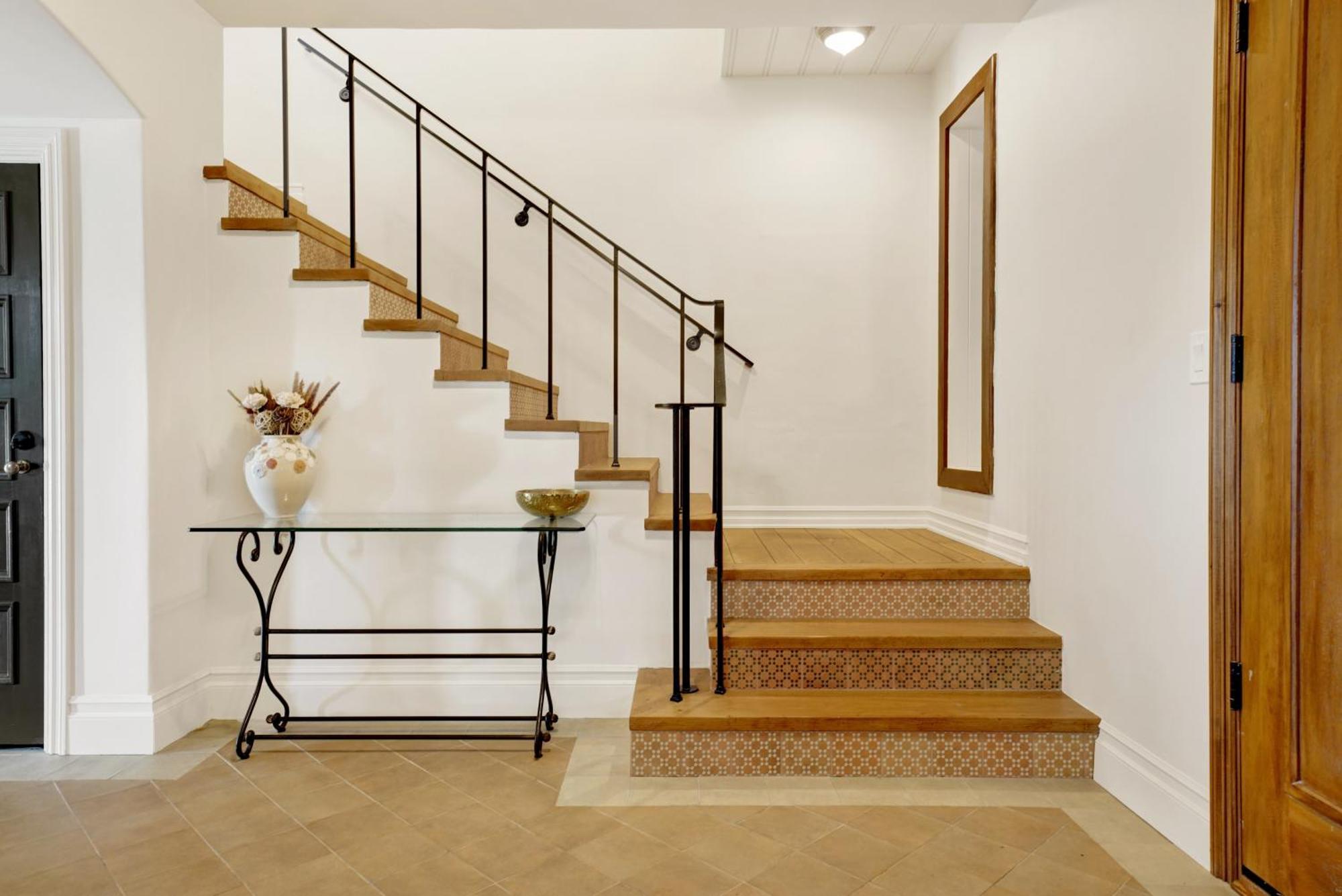 Encanto- Luxe Spanish With 6 King Bedrooms, Courtyard And New Game Holiday home *