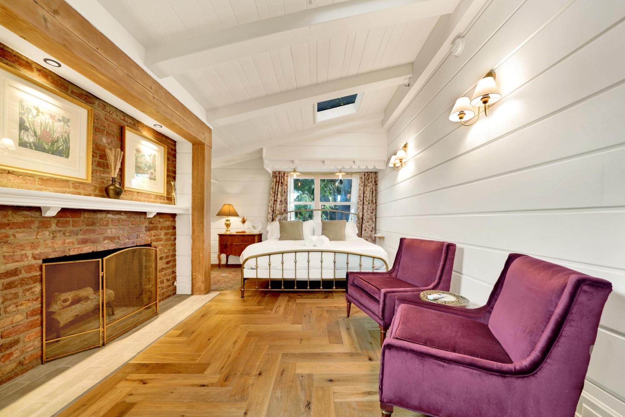 Encanto- Luxe Spanish With 6 King Bedrooms, Courtyard And New Game