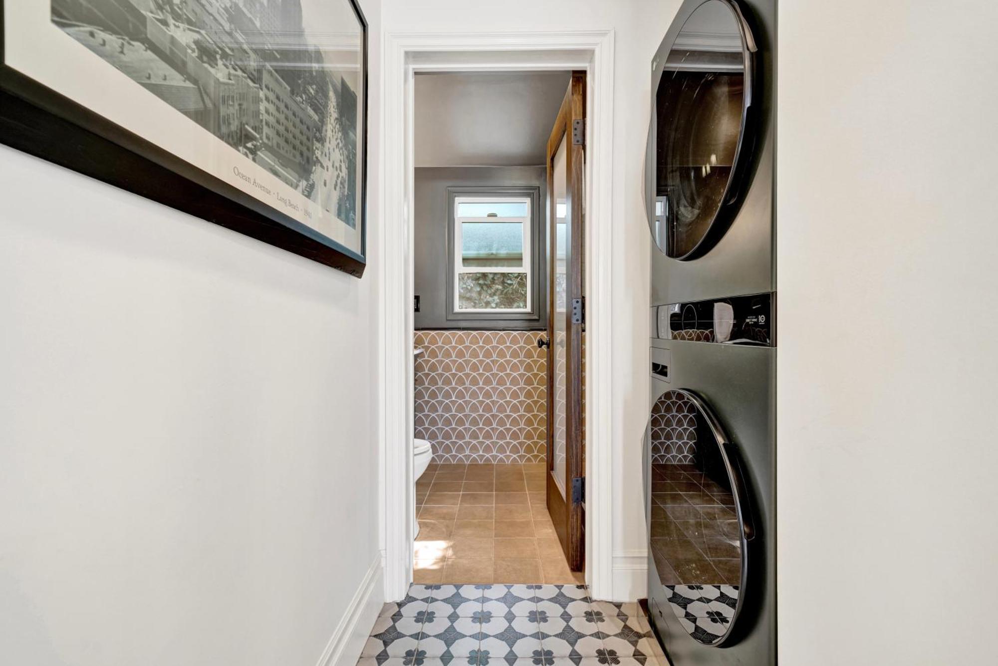 Encanto- Luxe Spanish With 6 King Bedrooms, Courtyard And New Game Holiday home *