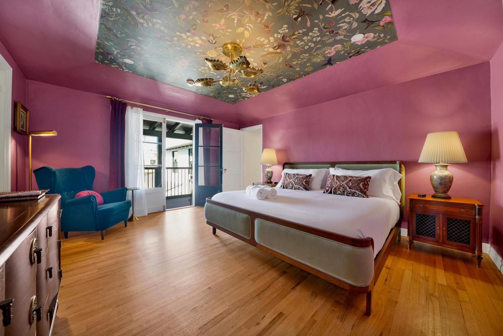 Encanto- Luxe Spanish With 6 King Bedrooms, Courtyard And New Game Holiday home