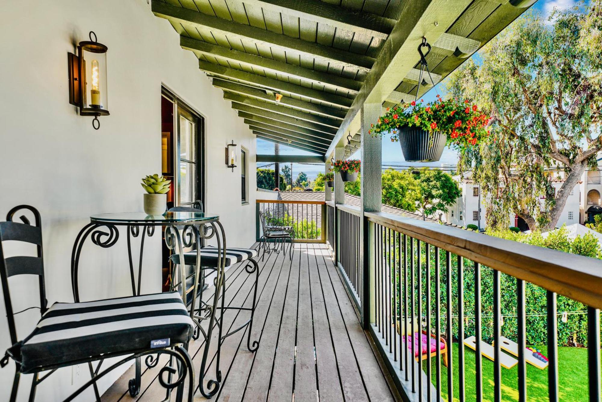 Holiday home Encanto- Luxe Spanish With 6 King Bedrooms, Courtyard And New Game Long Beach