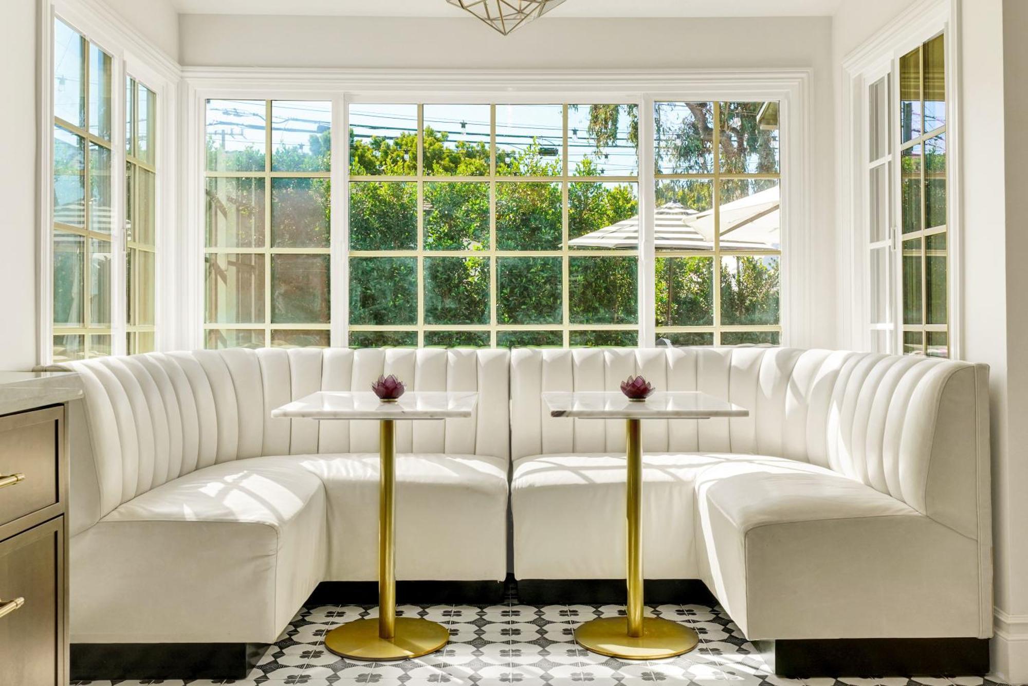 Encanto- Luxe Spanish With 6 King Bedrooms, Courtyard And New Game Holiday home