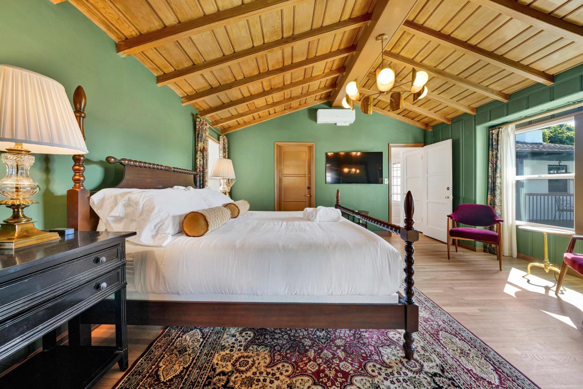 Holiday home Encanto- Luxe Spanish With 6 King Bedrooms, Courtyard And New Game *