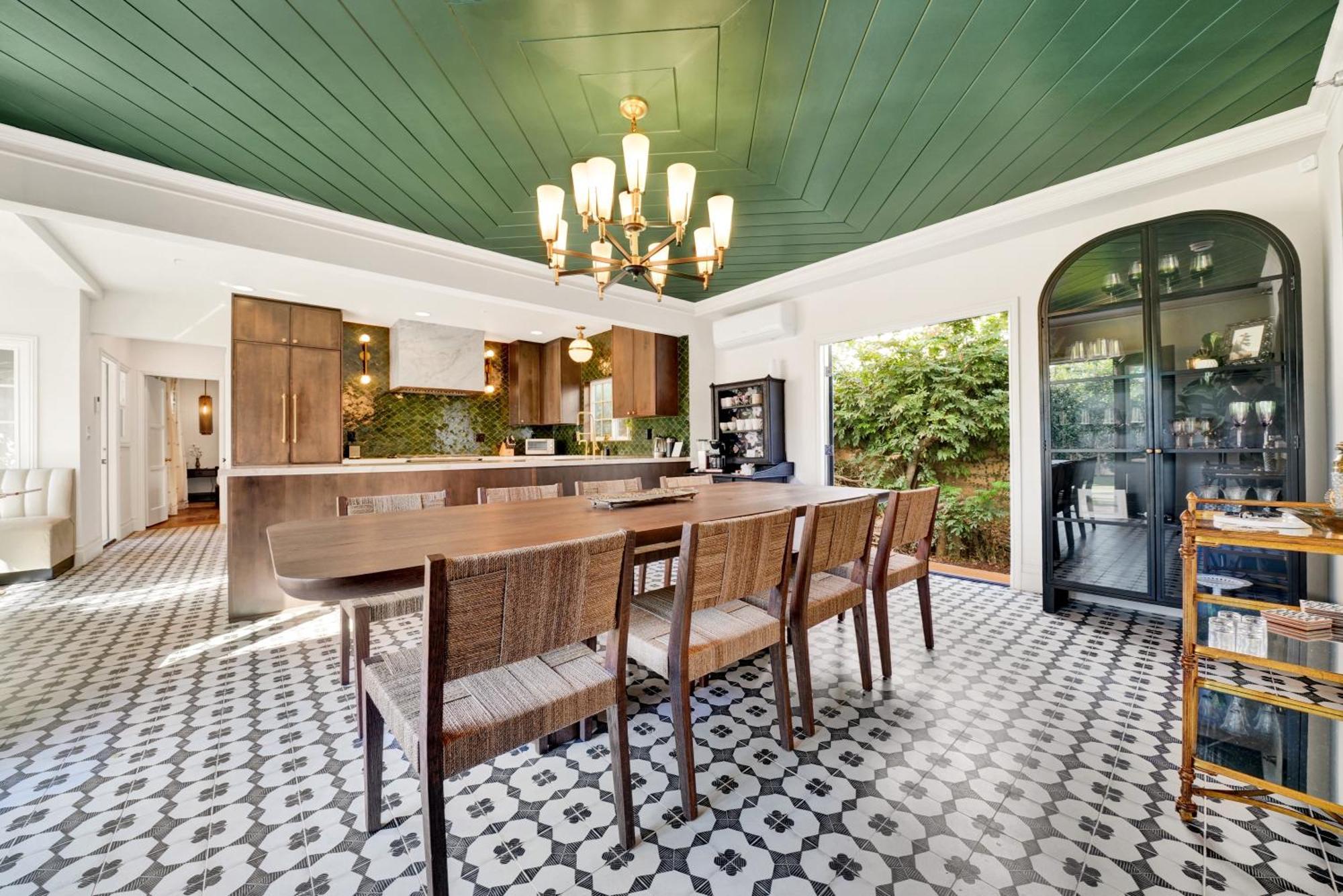 Encanto- Luxe Spanish With 6 King Bedrooms, Courtyard And New Game * Long Beach