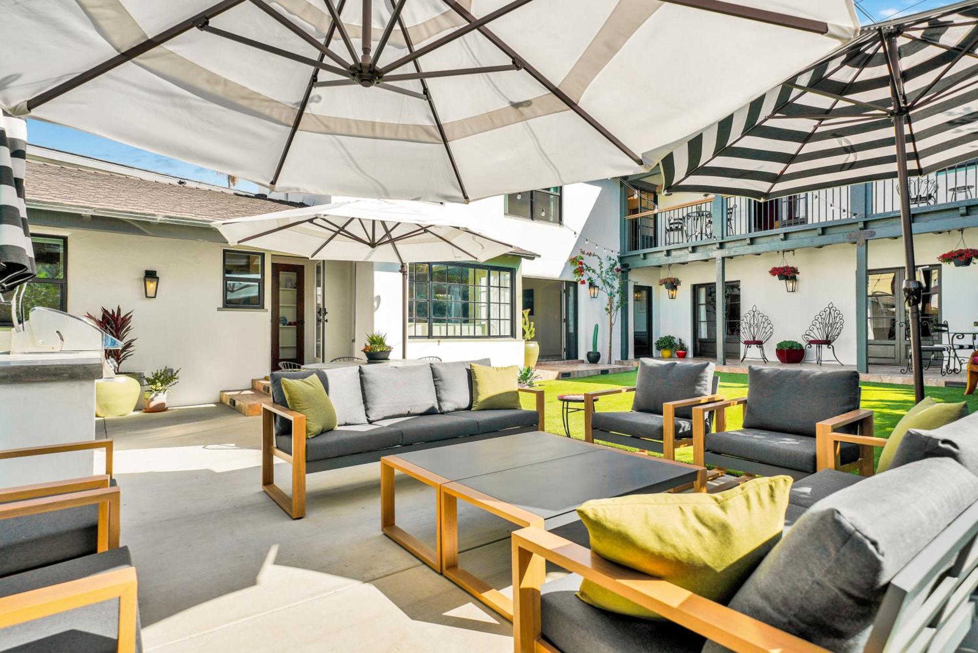 Holiday home Encanto- Luxe Spanish With 6 King Bedrooms, Courtyard And New Game *