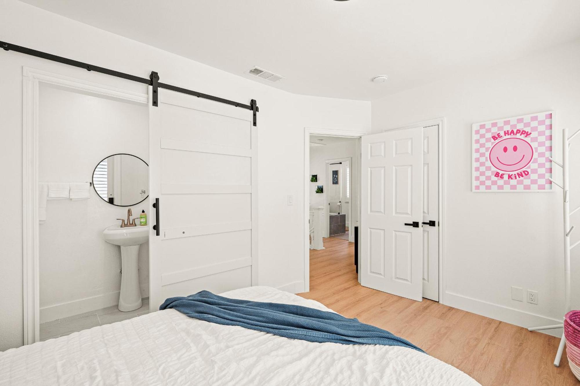 Cozy Retreat Near Downtown - Perfect For Families