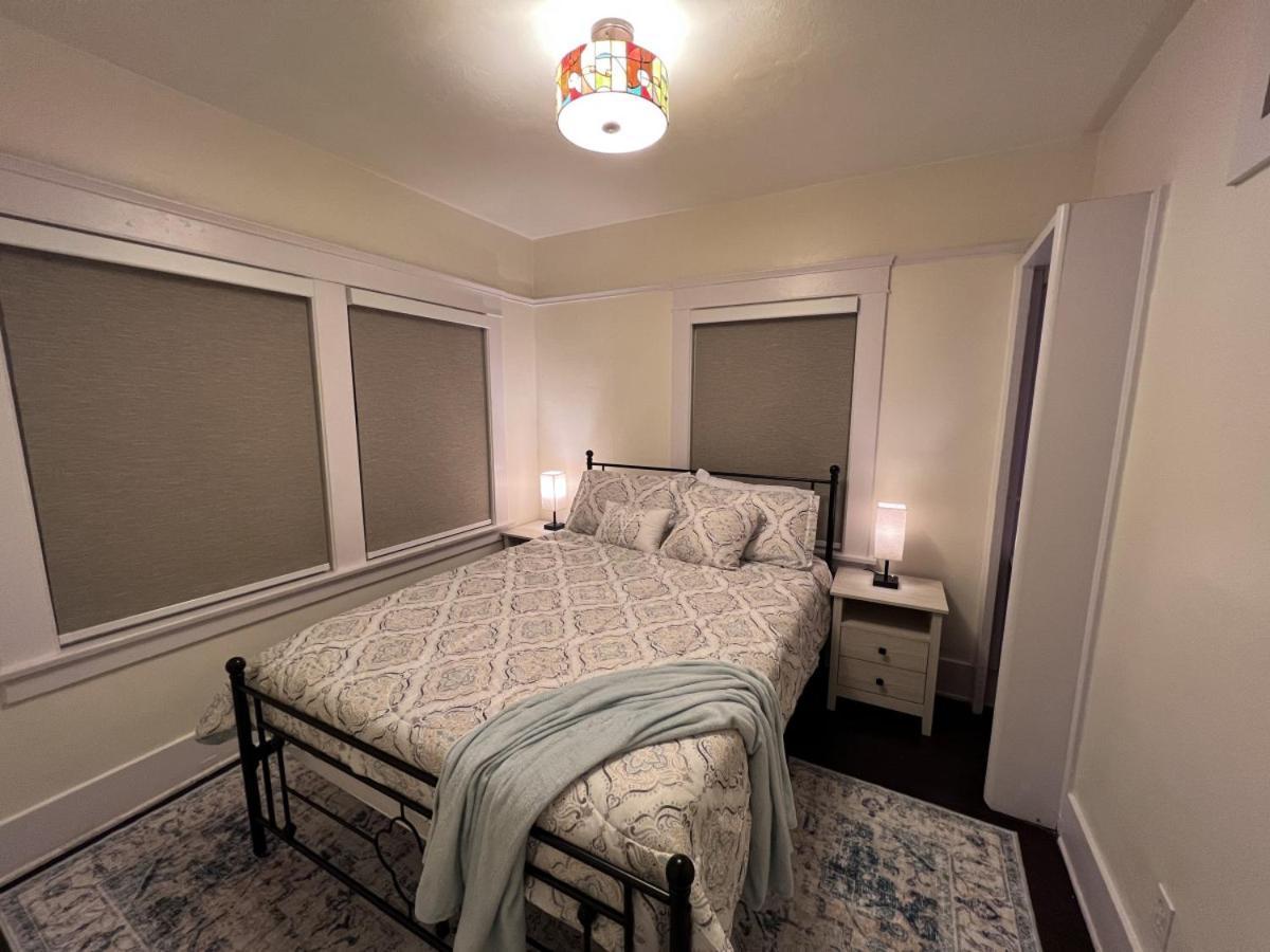 Charming Bungalow, Ac, Hottub, Close To *
