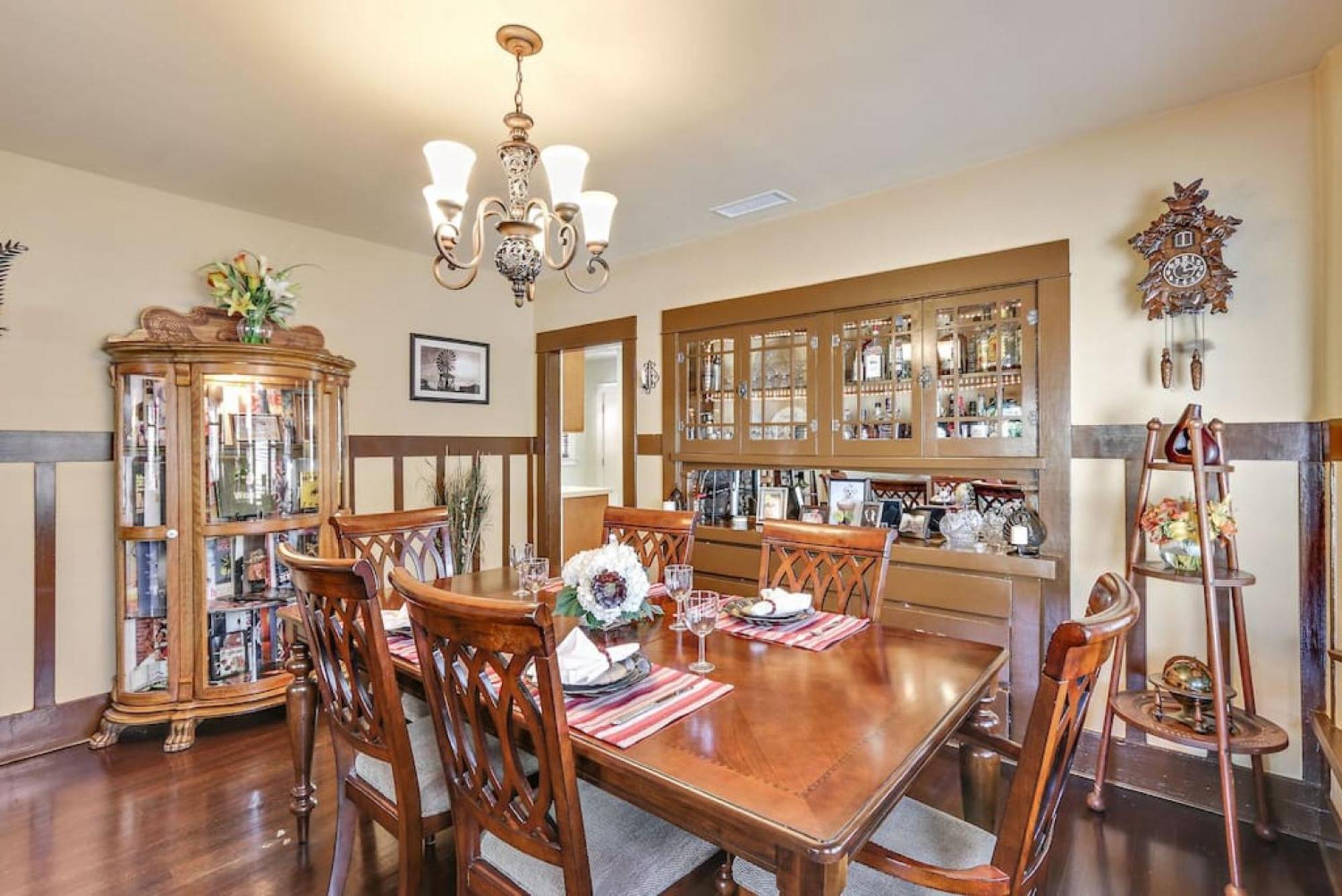Charming Bungalow, Ac, Hottub, Close To Long Beach
